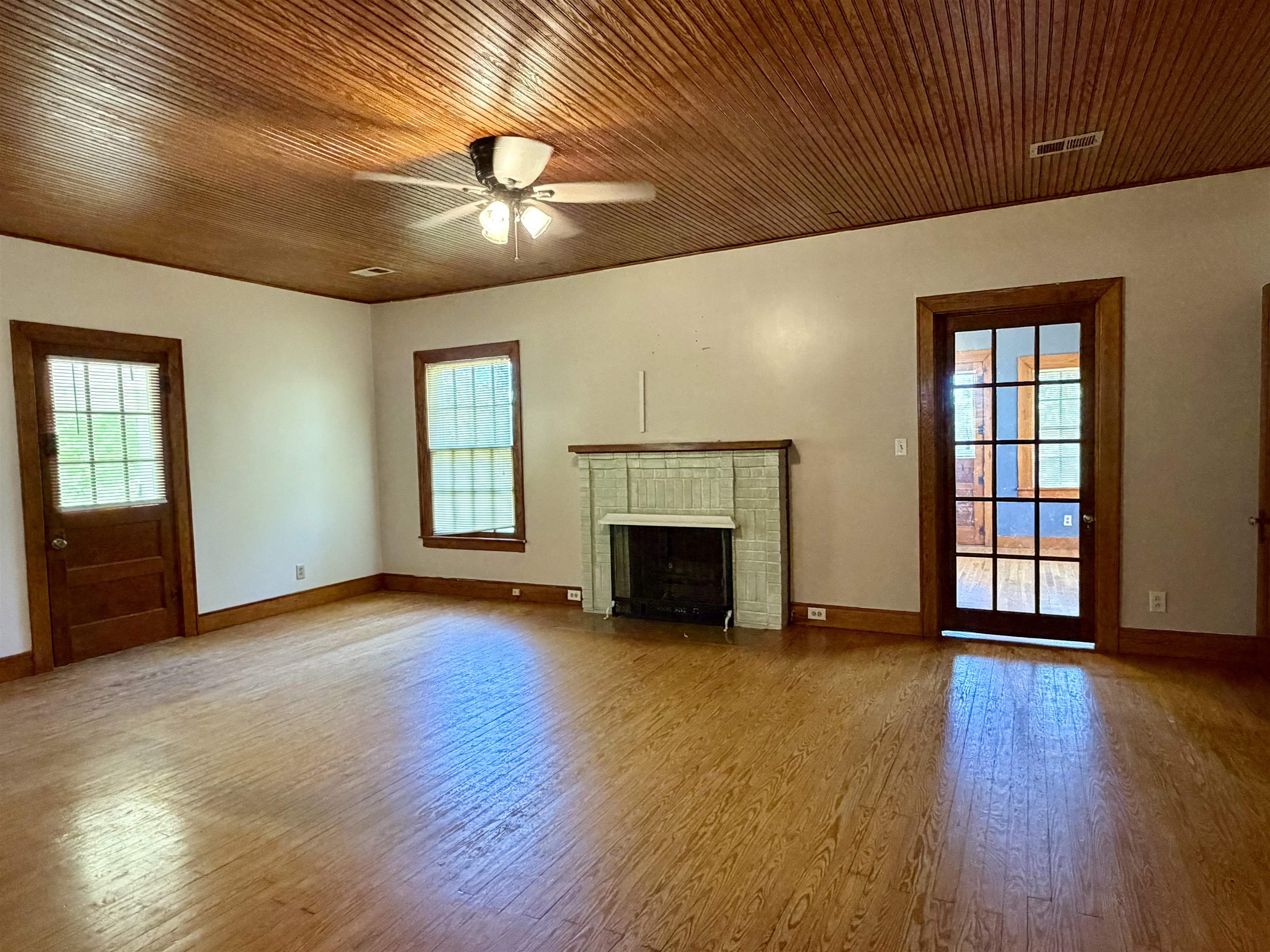 1629 Buena Vista Rd Property Photo 2