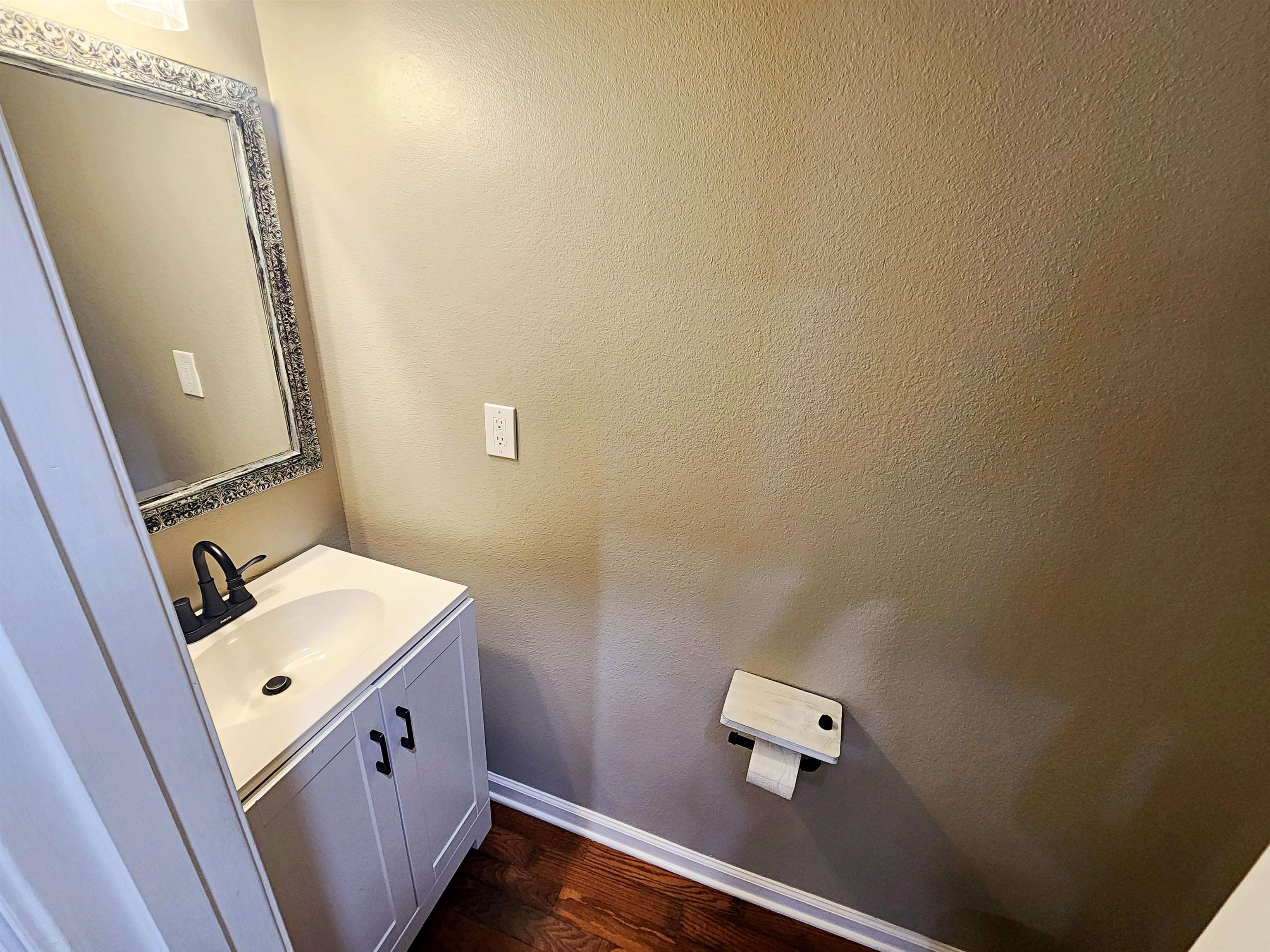 240 Carrington Ave Property Photo 20
