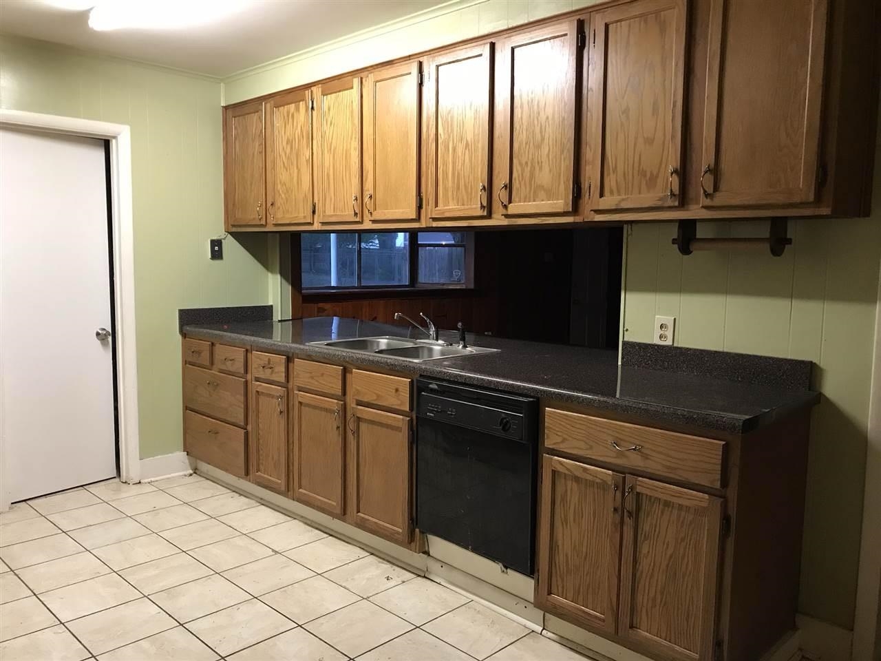 4418 Quince Rd Property Photo 2