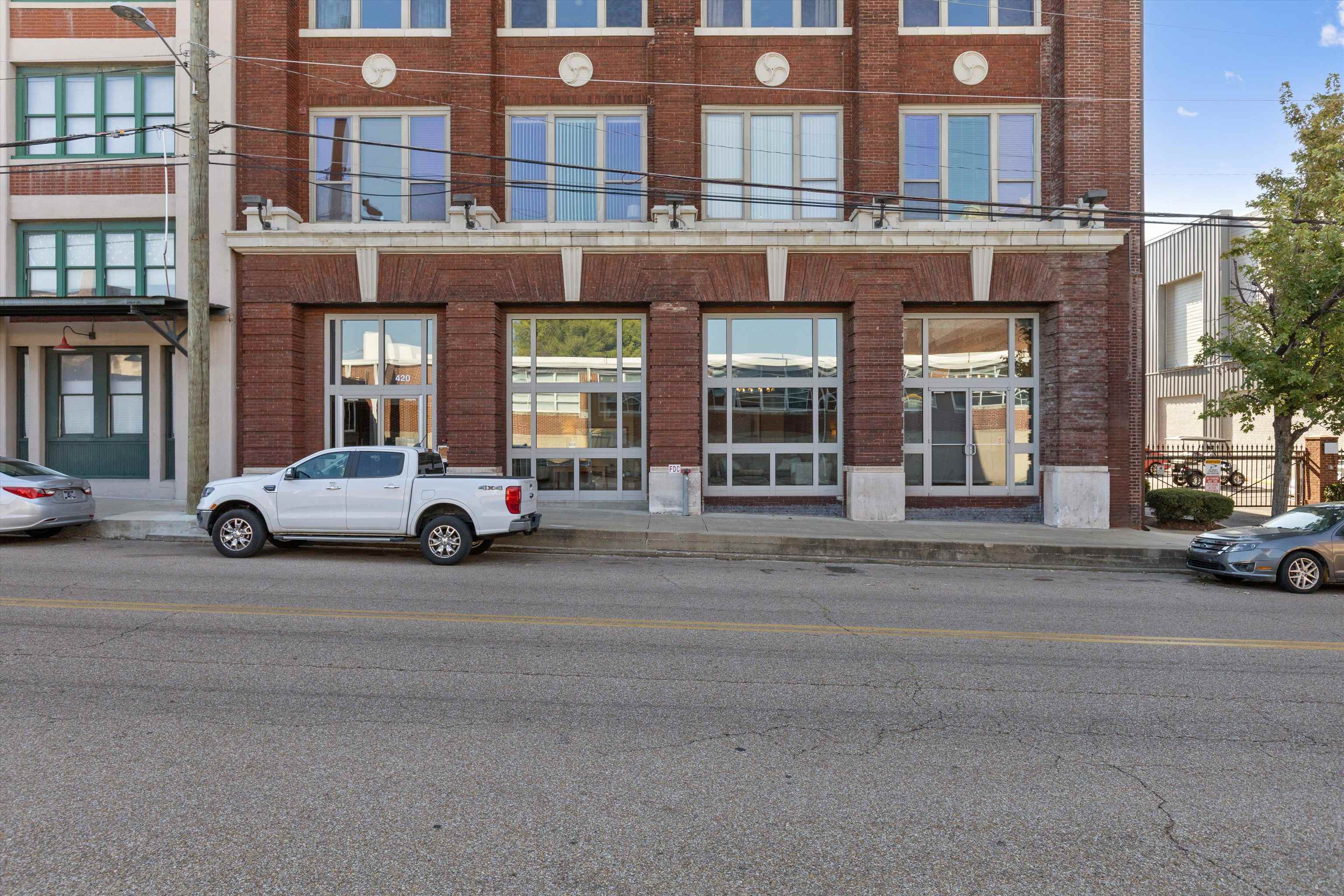 420 S Front St 405 Property Photo 2