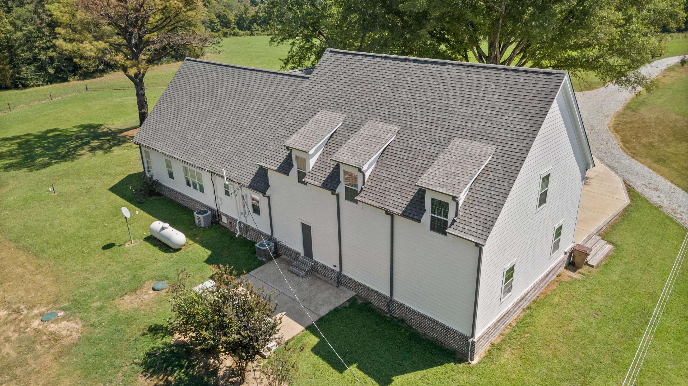620 Diffee Rd Property Photo 2