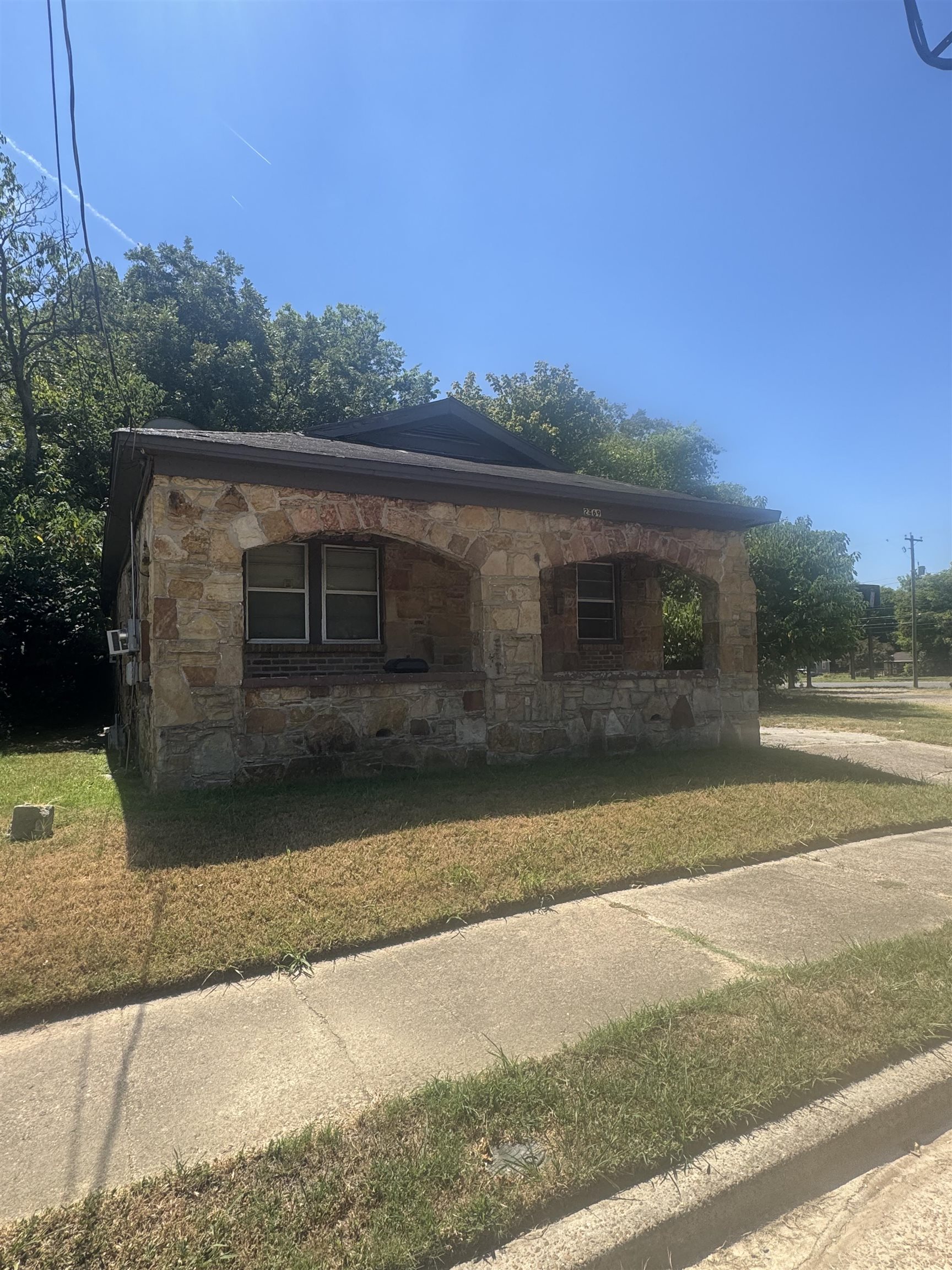 2469 Dexter Ave Property Photo 2