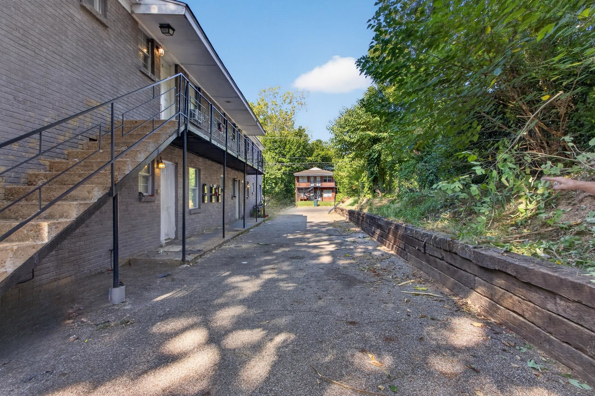 1178 N Evergreen St Property Photo 4