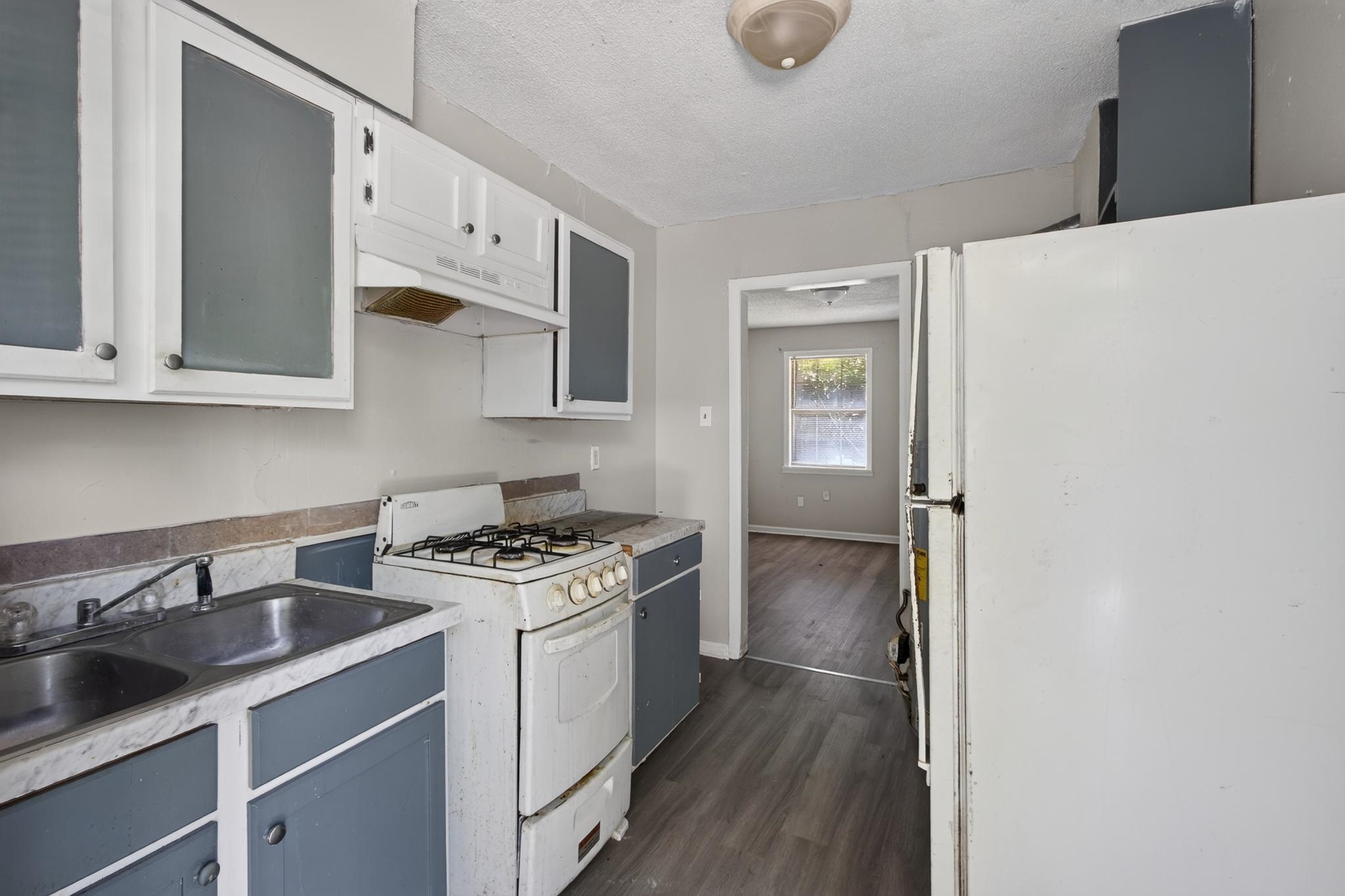 1178 N Evergreen St Property Photo 5