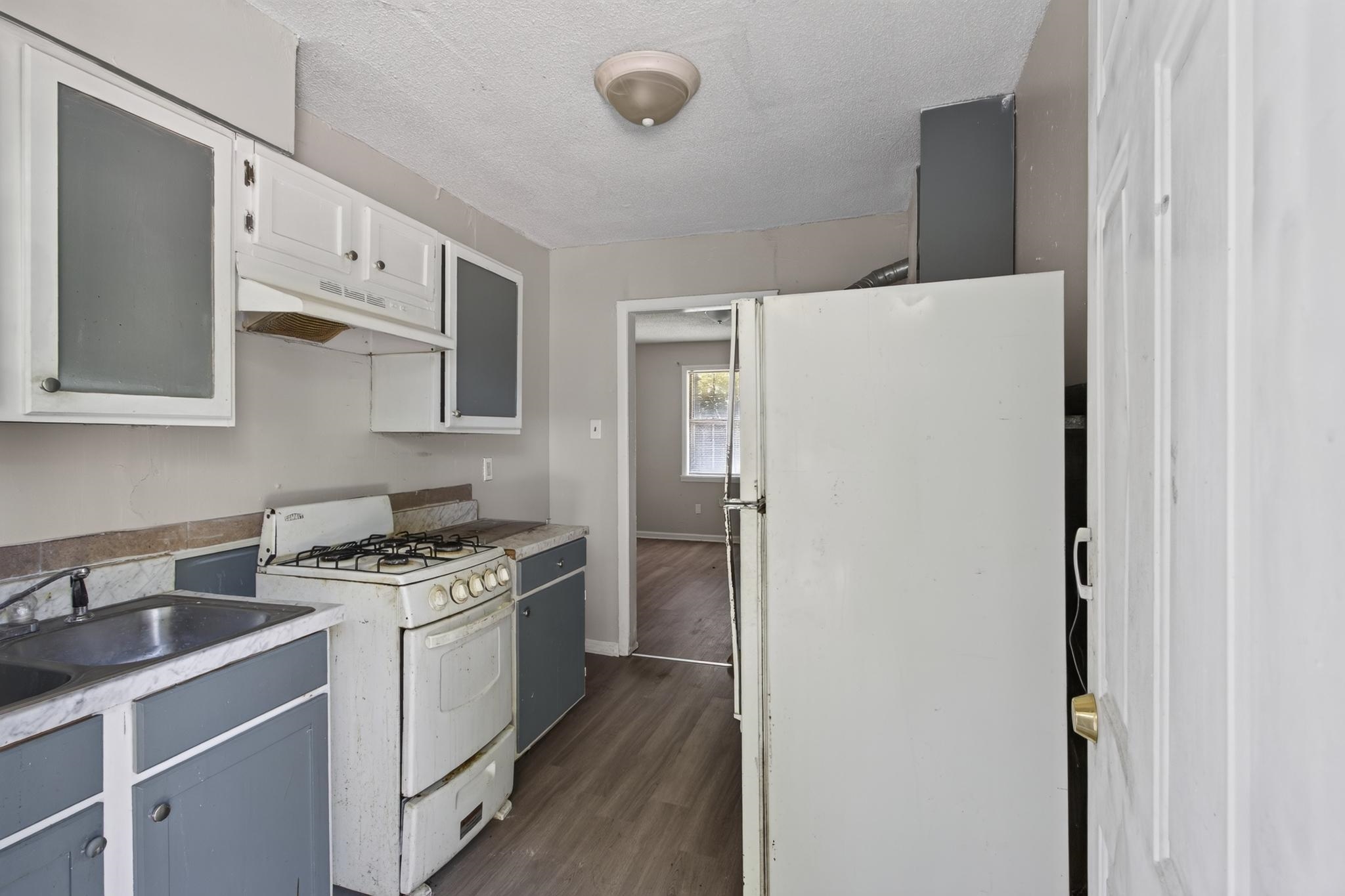 1178 N Evergreen St Property Photo 6