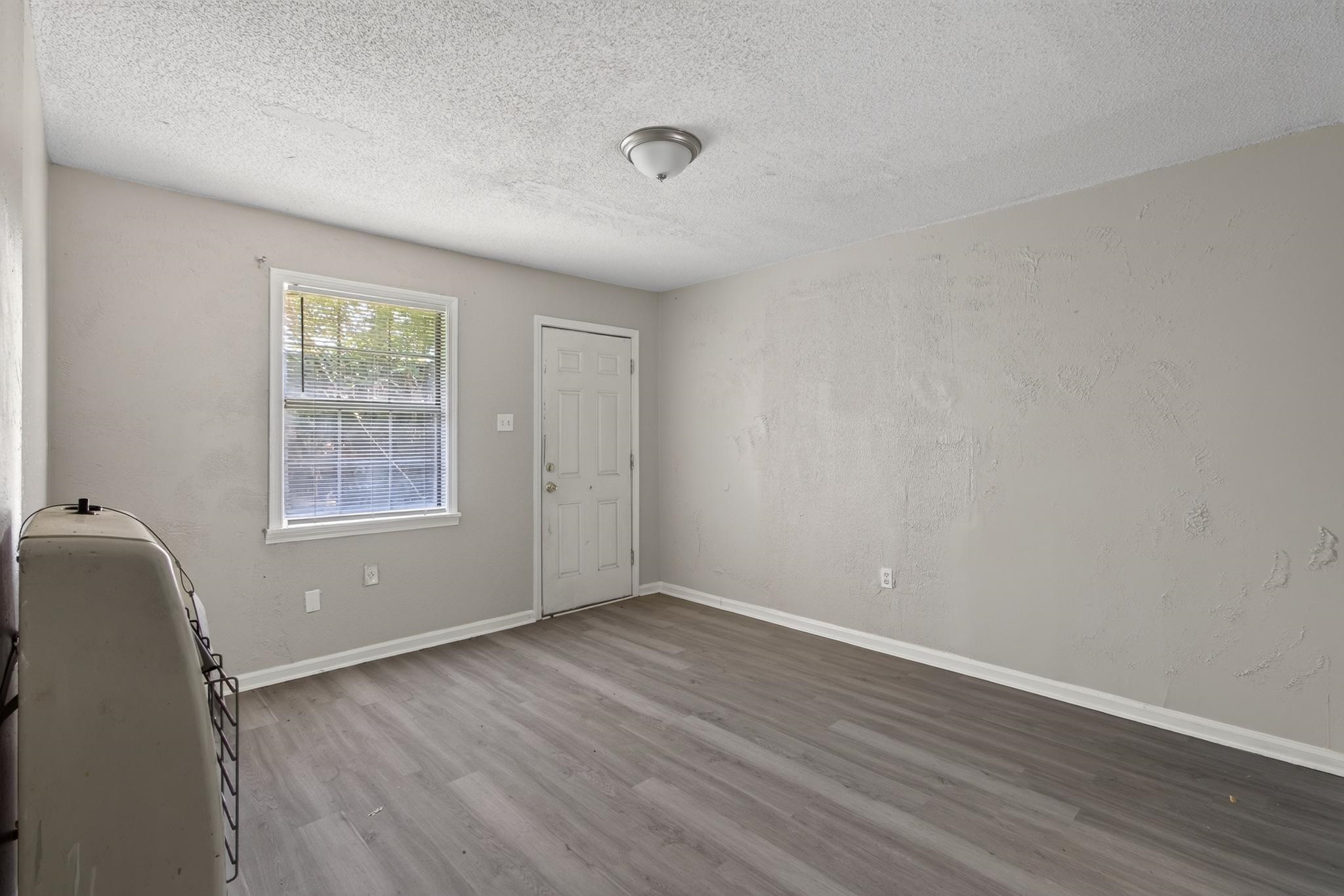 1178 N Evergreen St Property Photo 8
