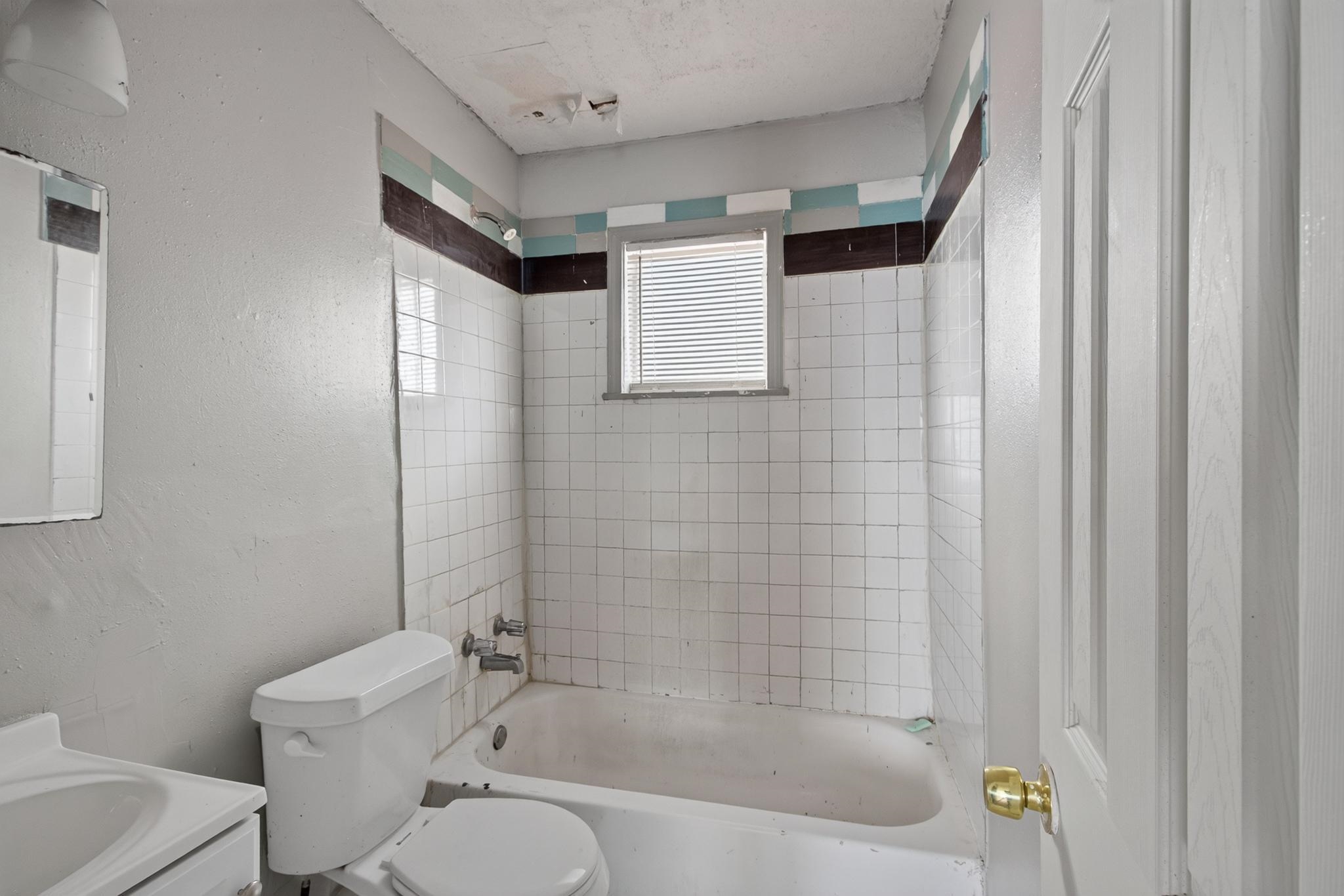 1178 N Evergreen St Property Photo 10