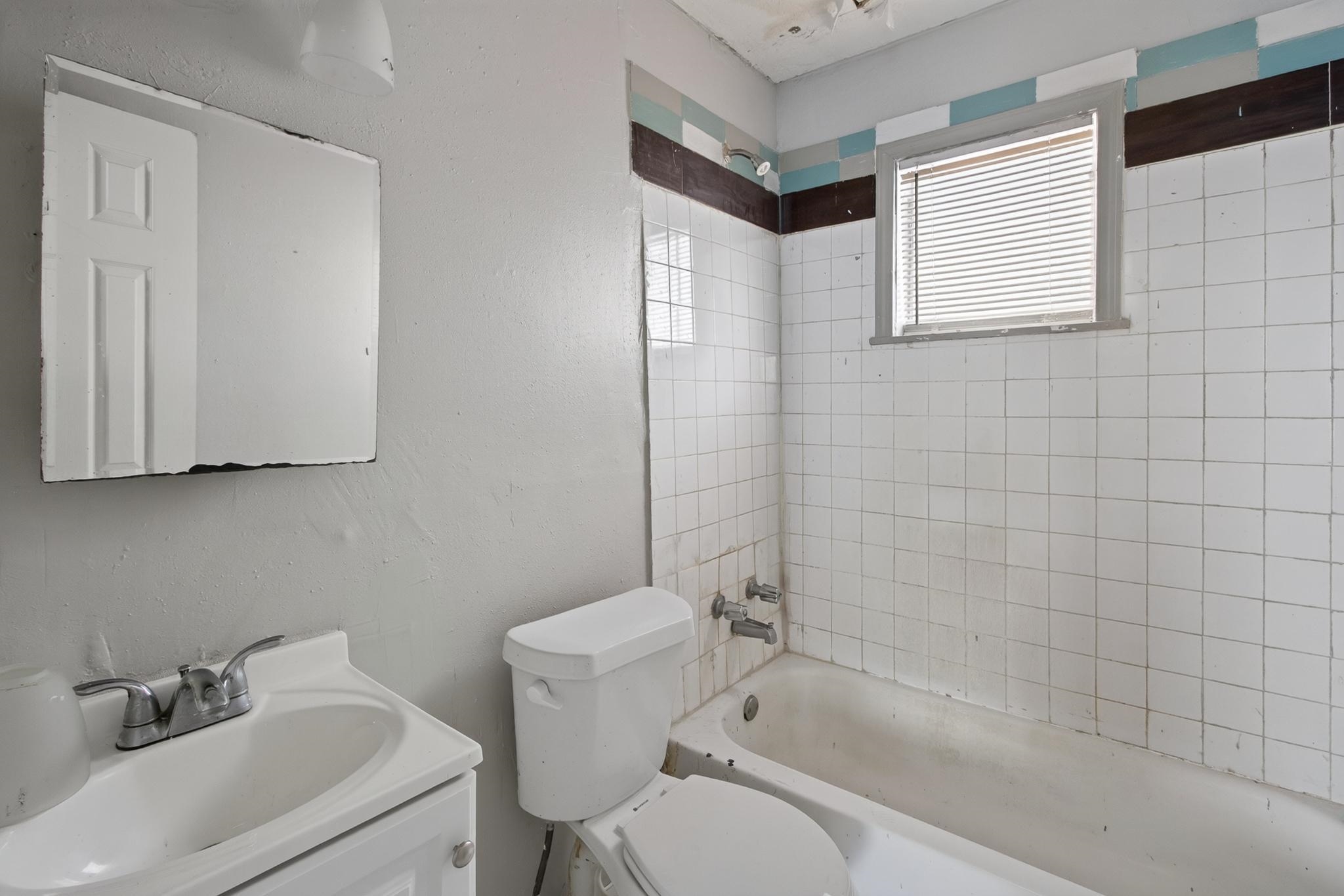 1178 N Evergreen St Property Photo 11