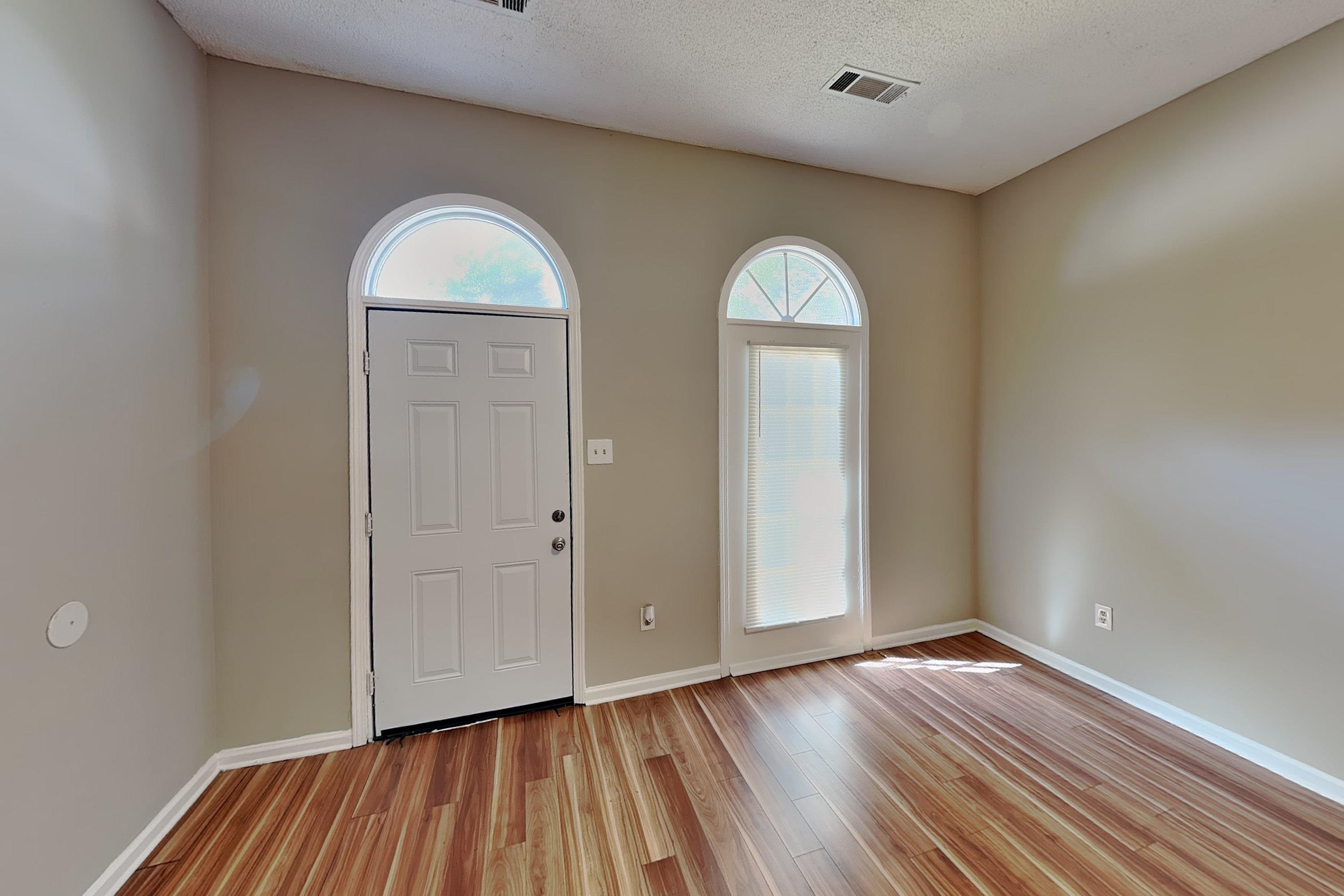 978 Nolan Ln Property Photo 2