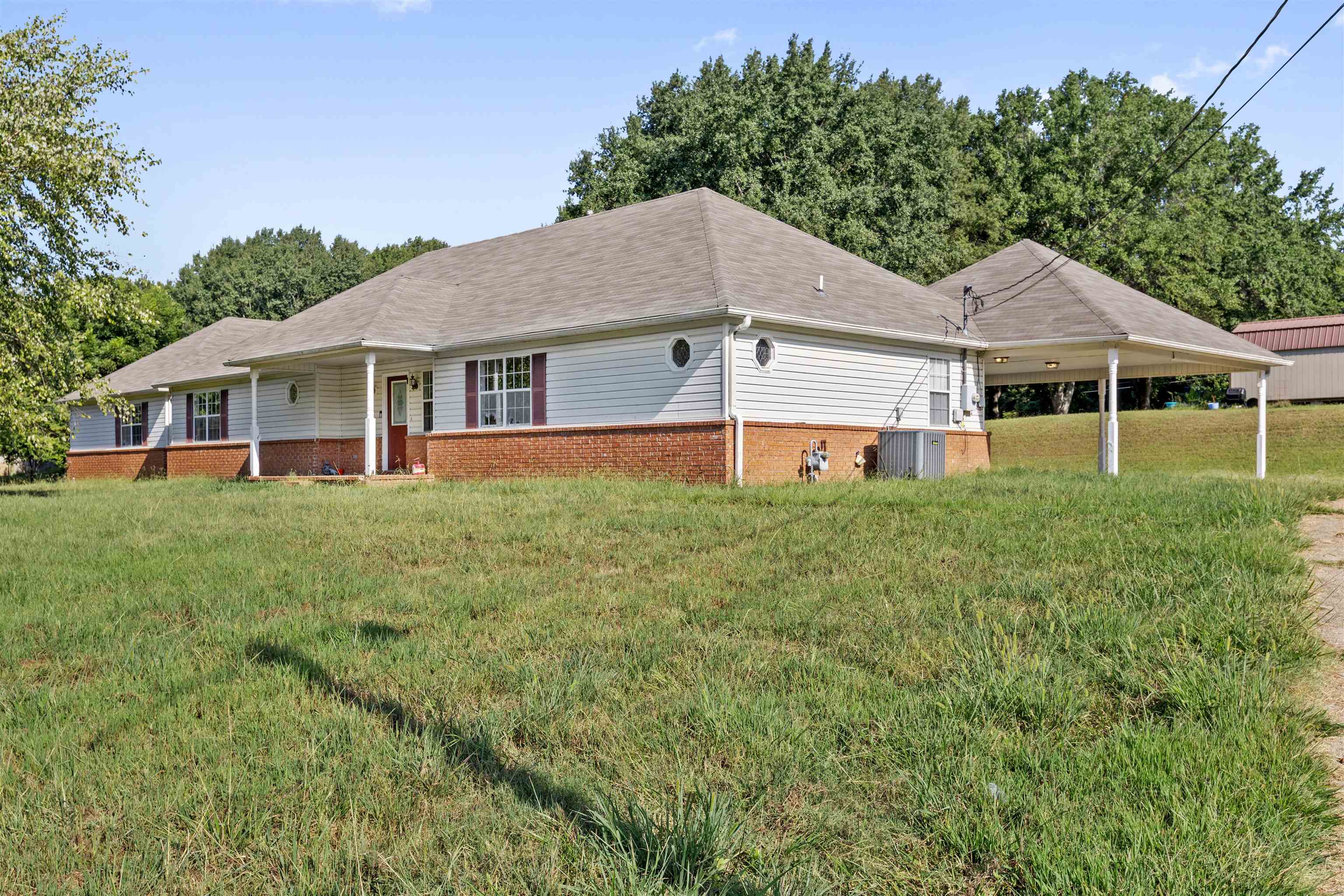 653 WEST DR Property Photo 1