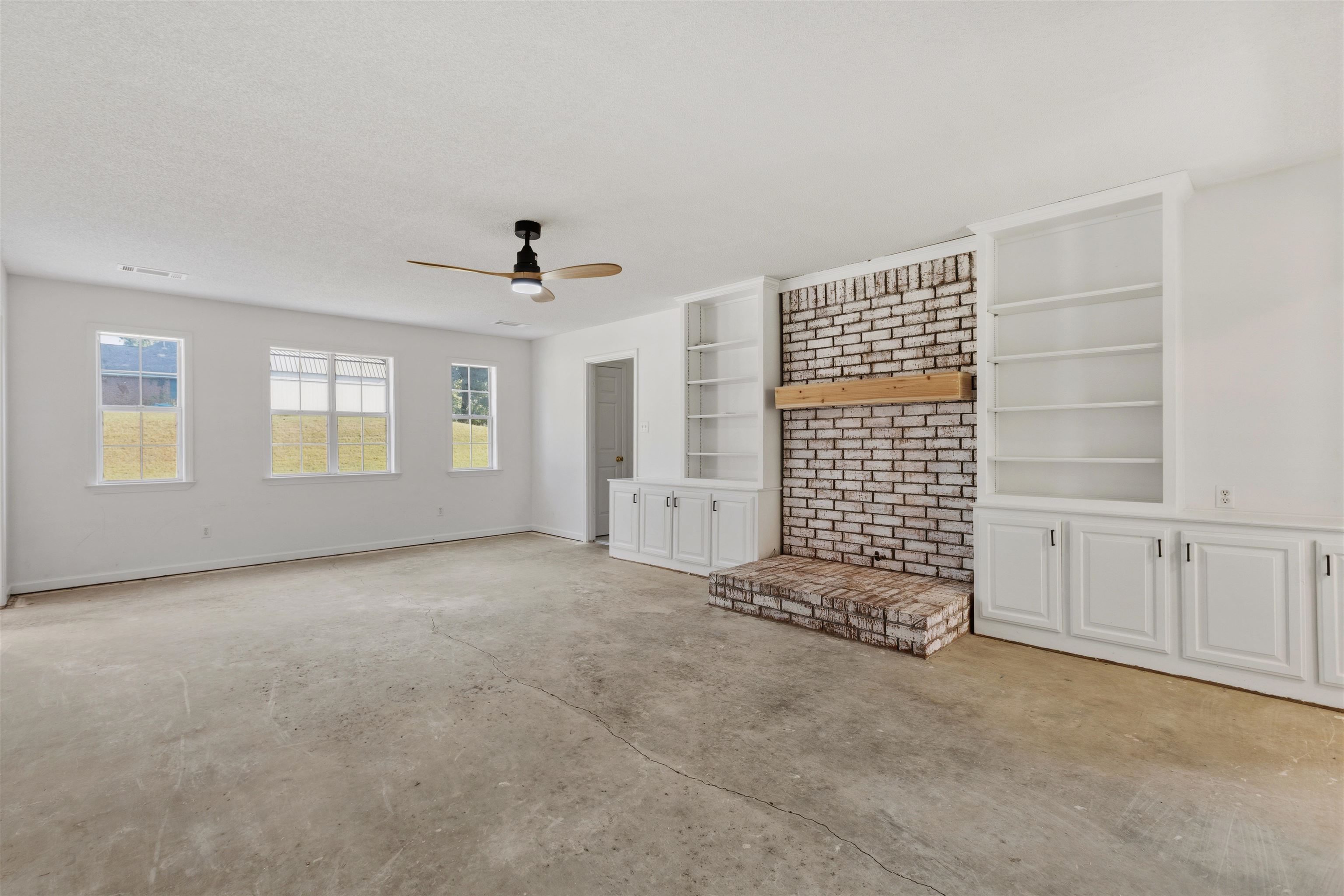653 West Dr Property Photo 2