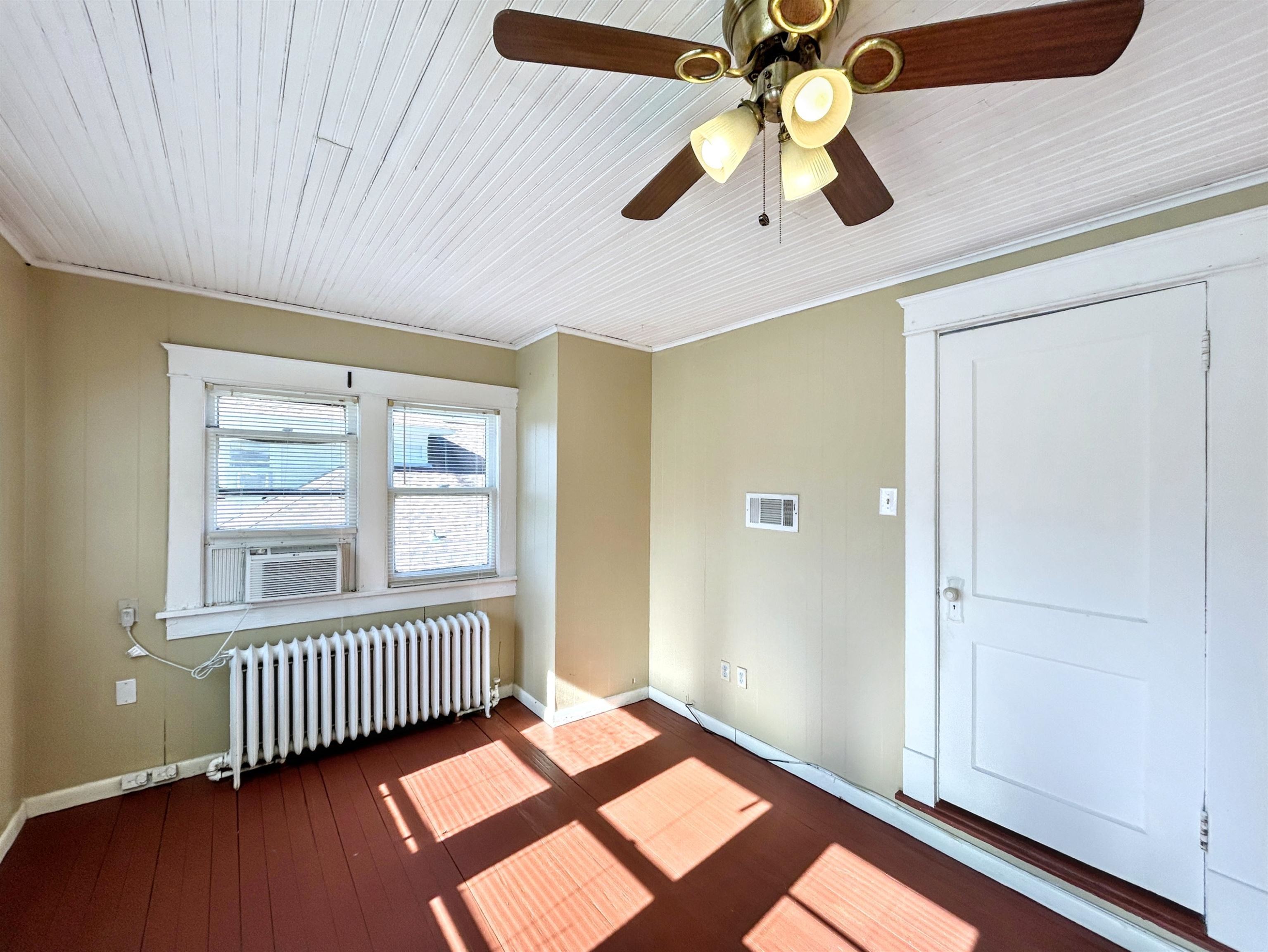 2023 Young Ave Property Photo 8