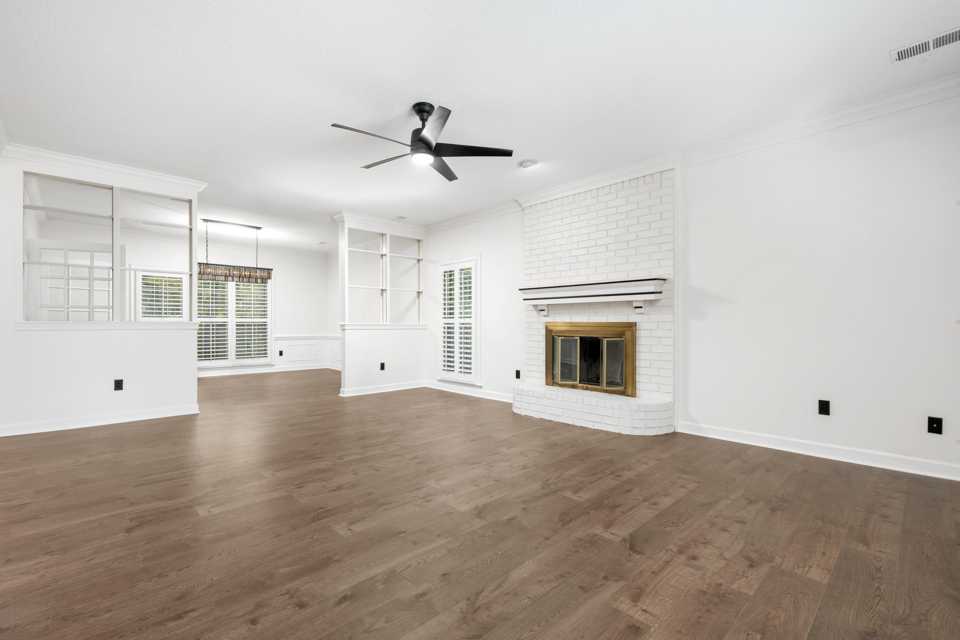 8222 Dogwood Rd Property Photo 3