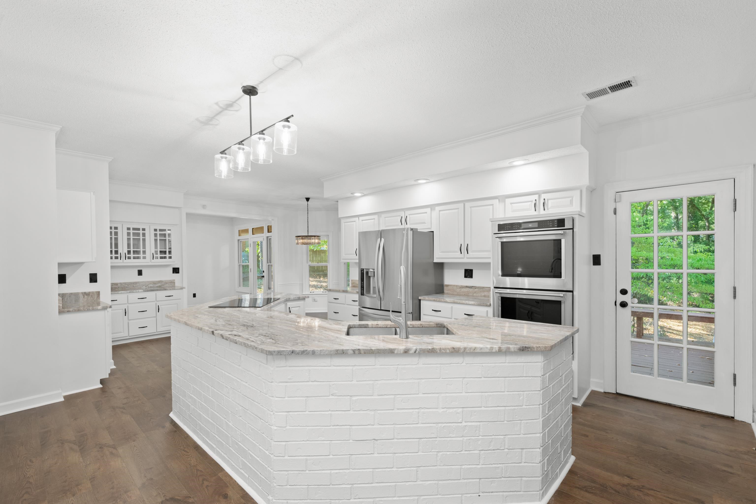 8222 Dogwood Rd Property Photo 7