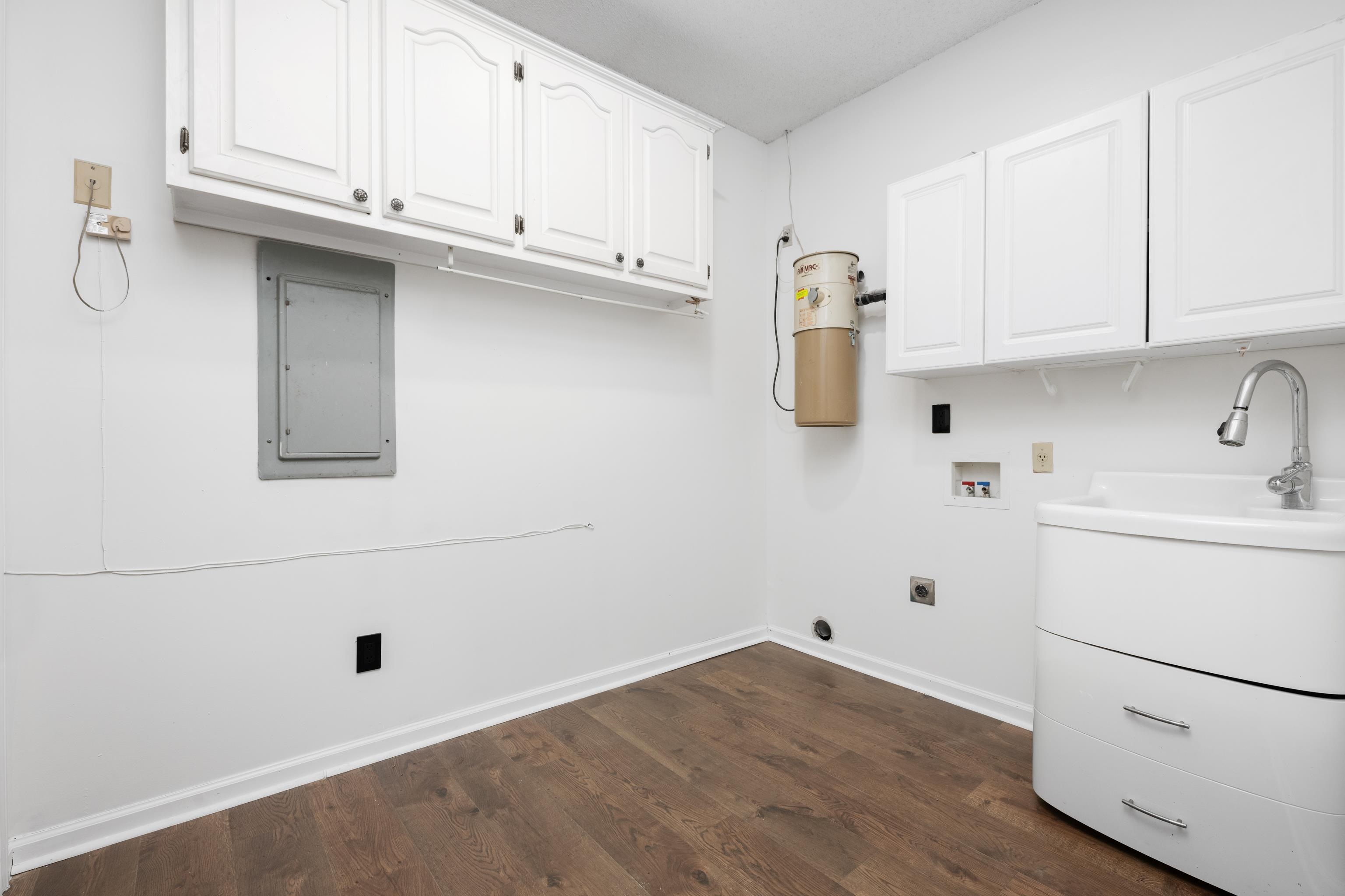 8222 Dogwood Rd Property Photo 13
