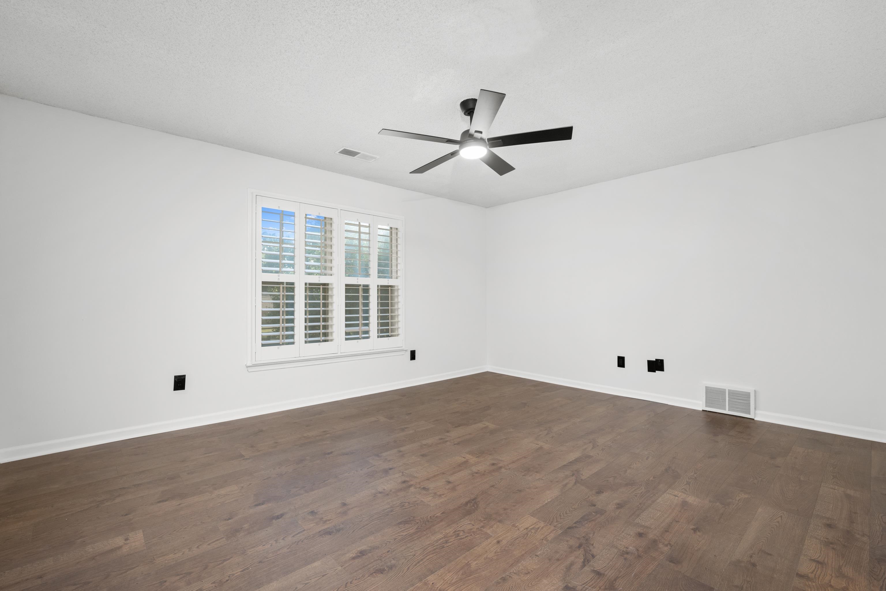 8222 Dogwood Rd Property Photo 26