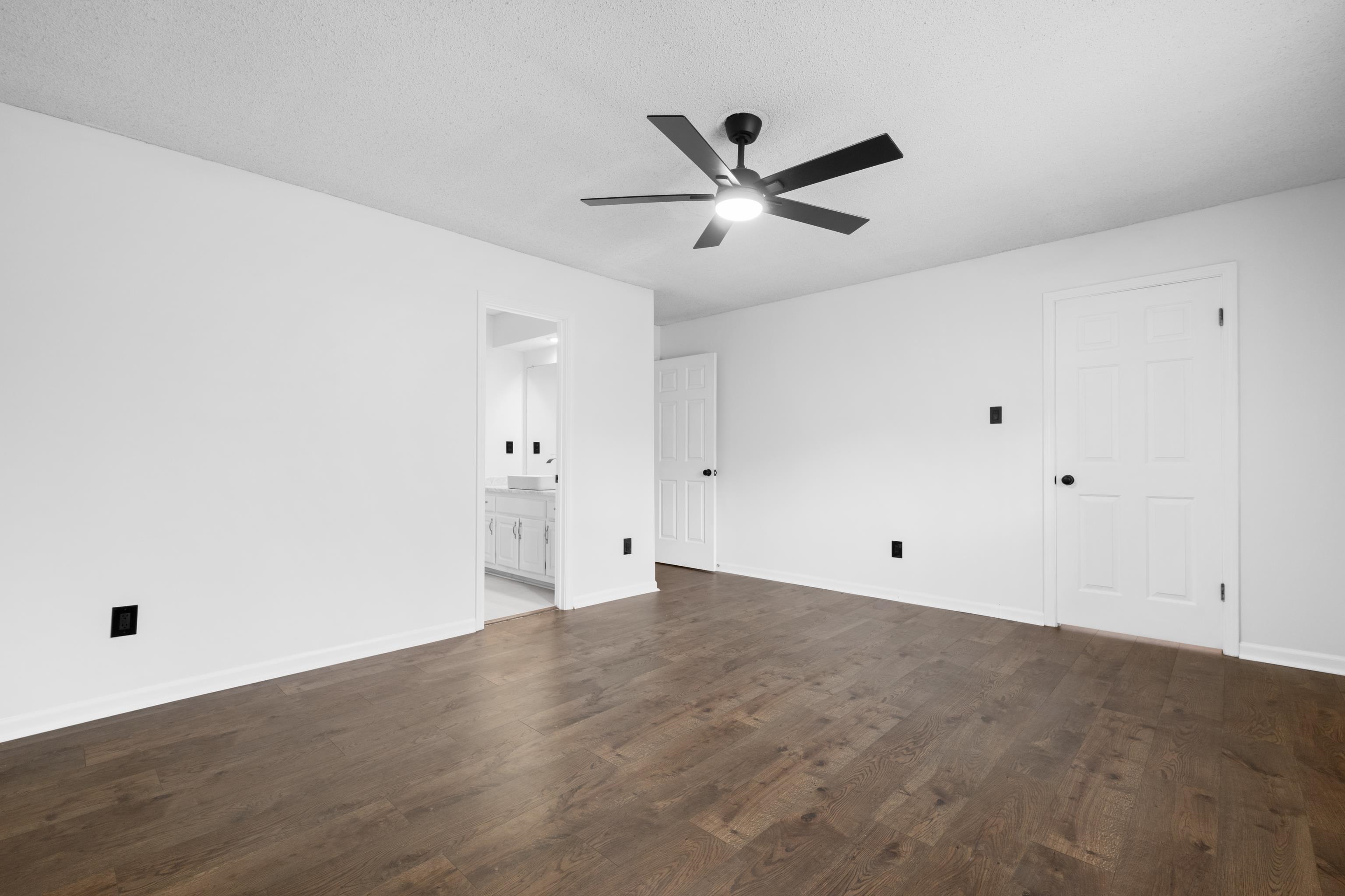 8222 Dogwood Rd Property Photo 27