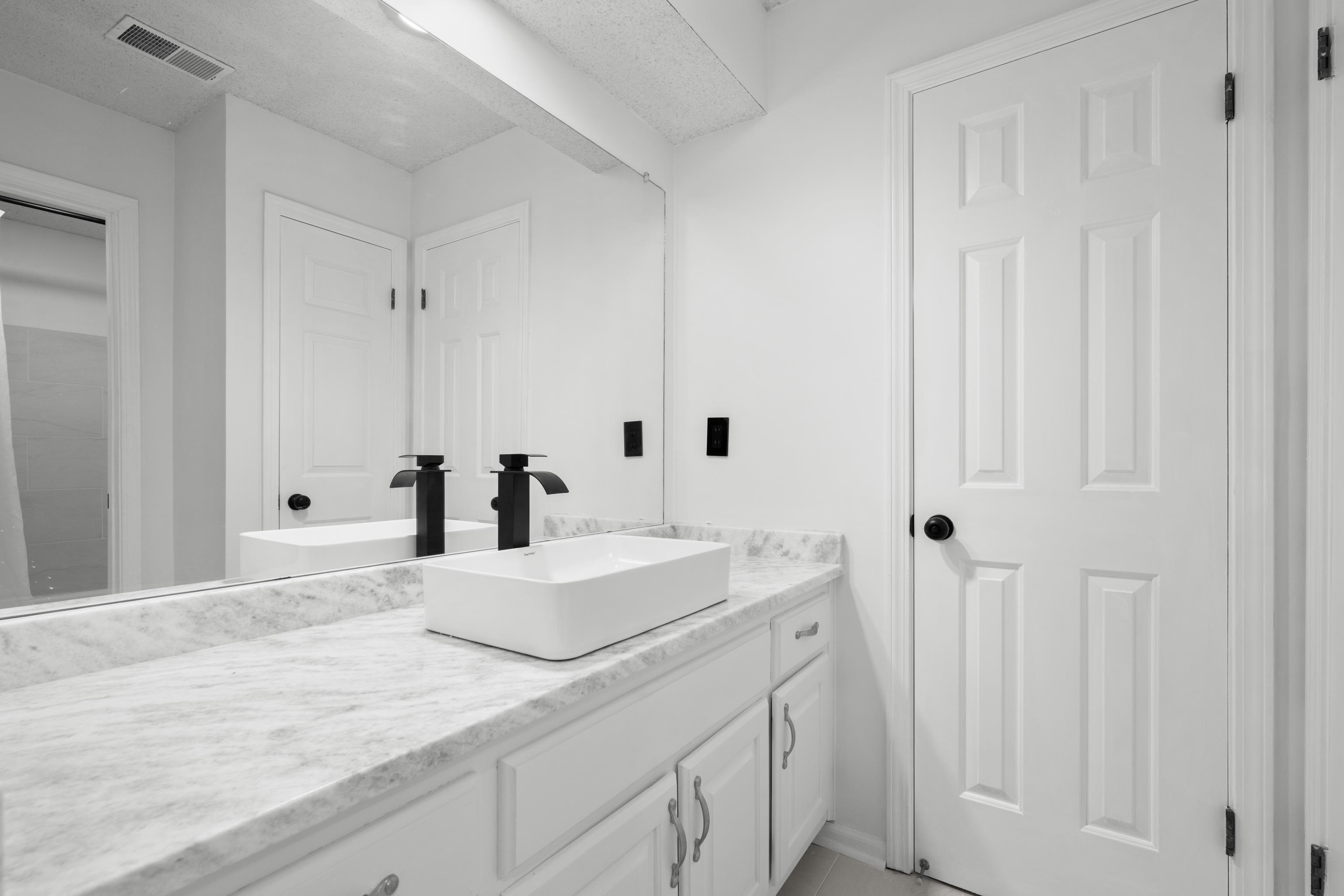 8222 Dogwood Rd Property Photo 29