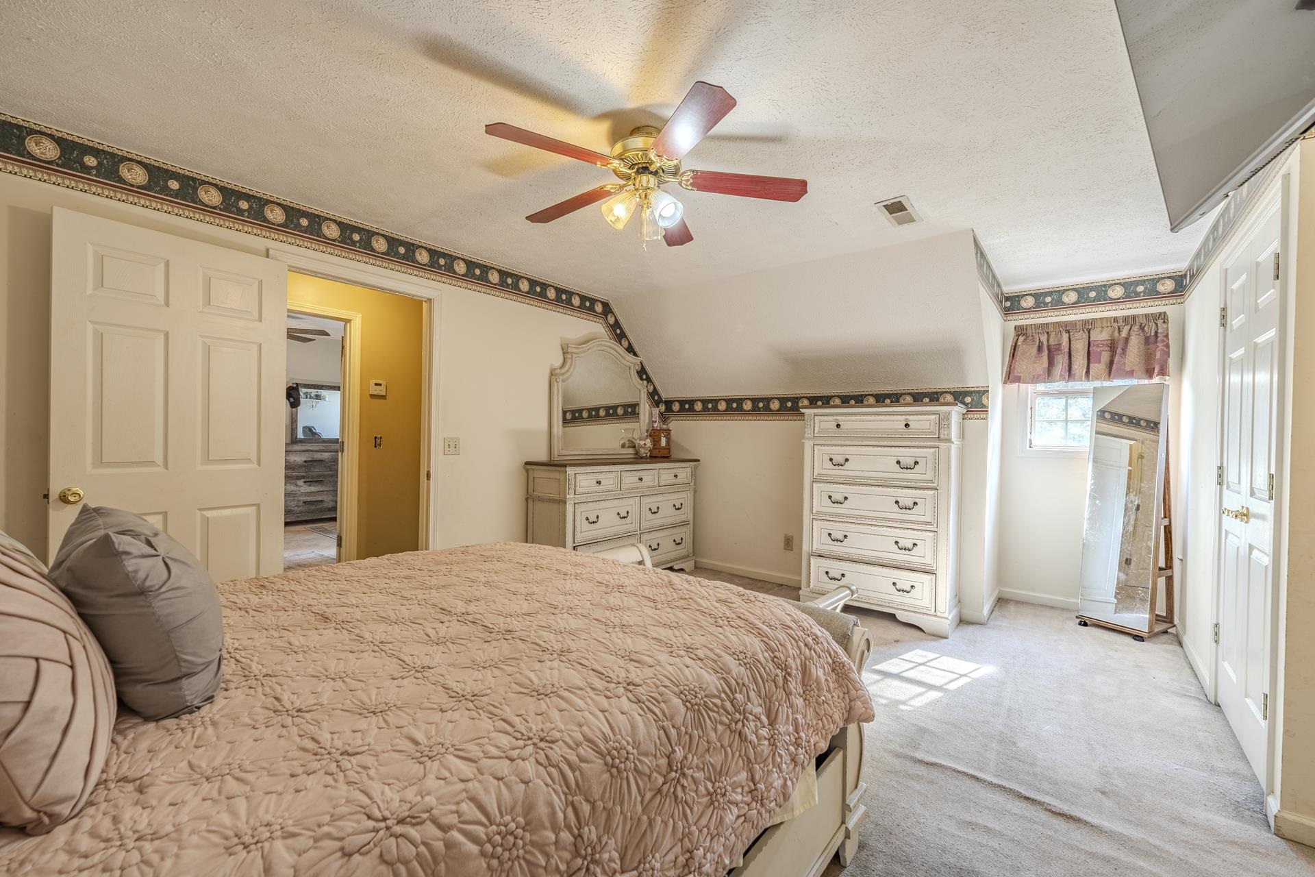 105 Katherine Ln Property Photo 17