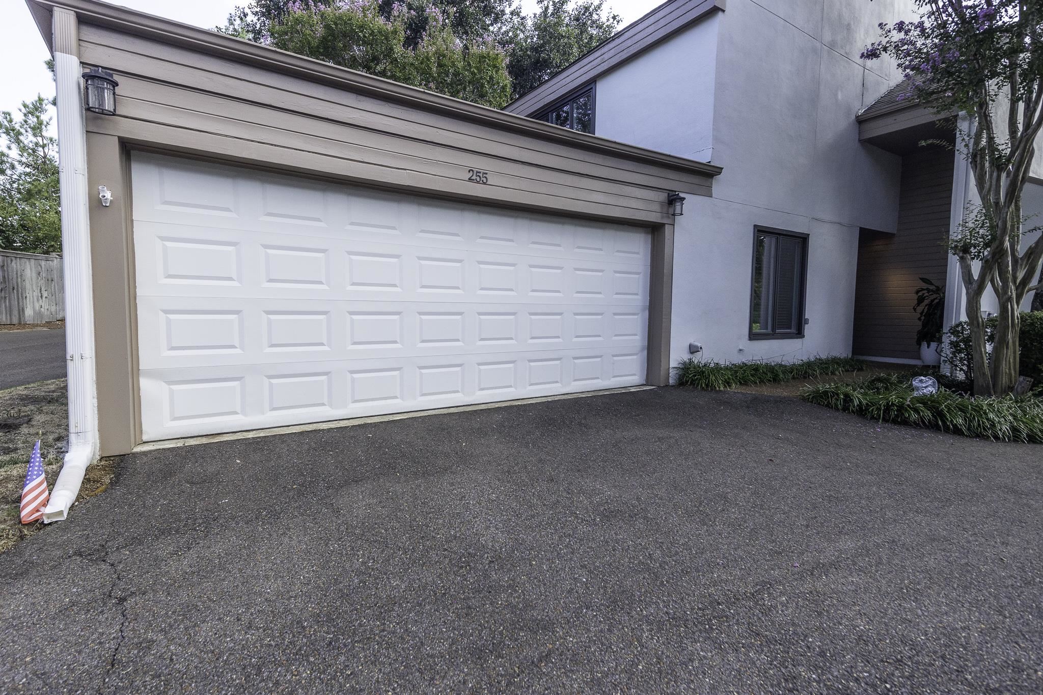 255 Aviva Dr Property Photo 2