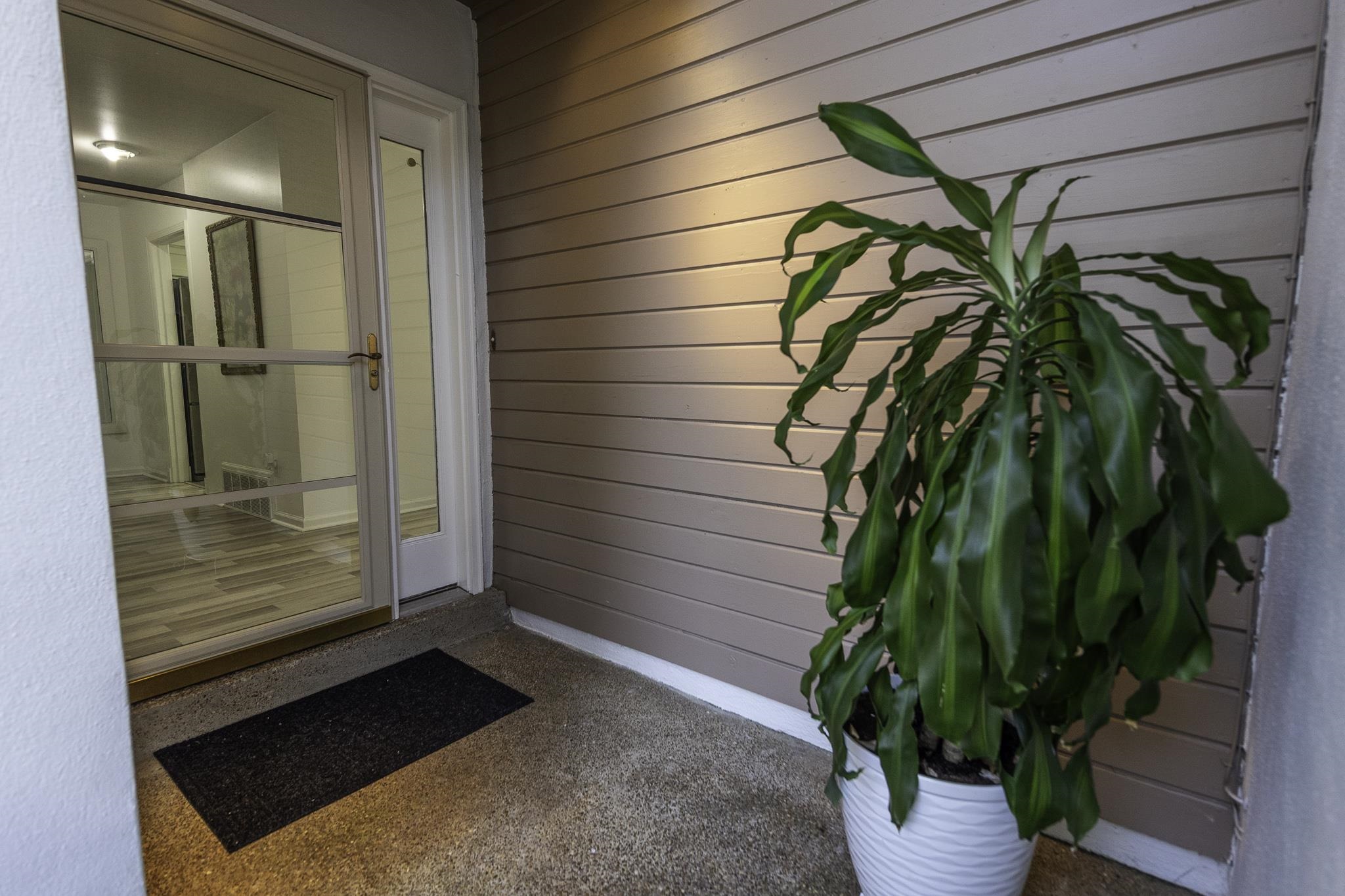 255 Aviva Dr Property Photo 4