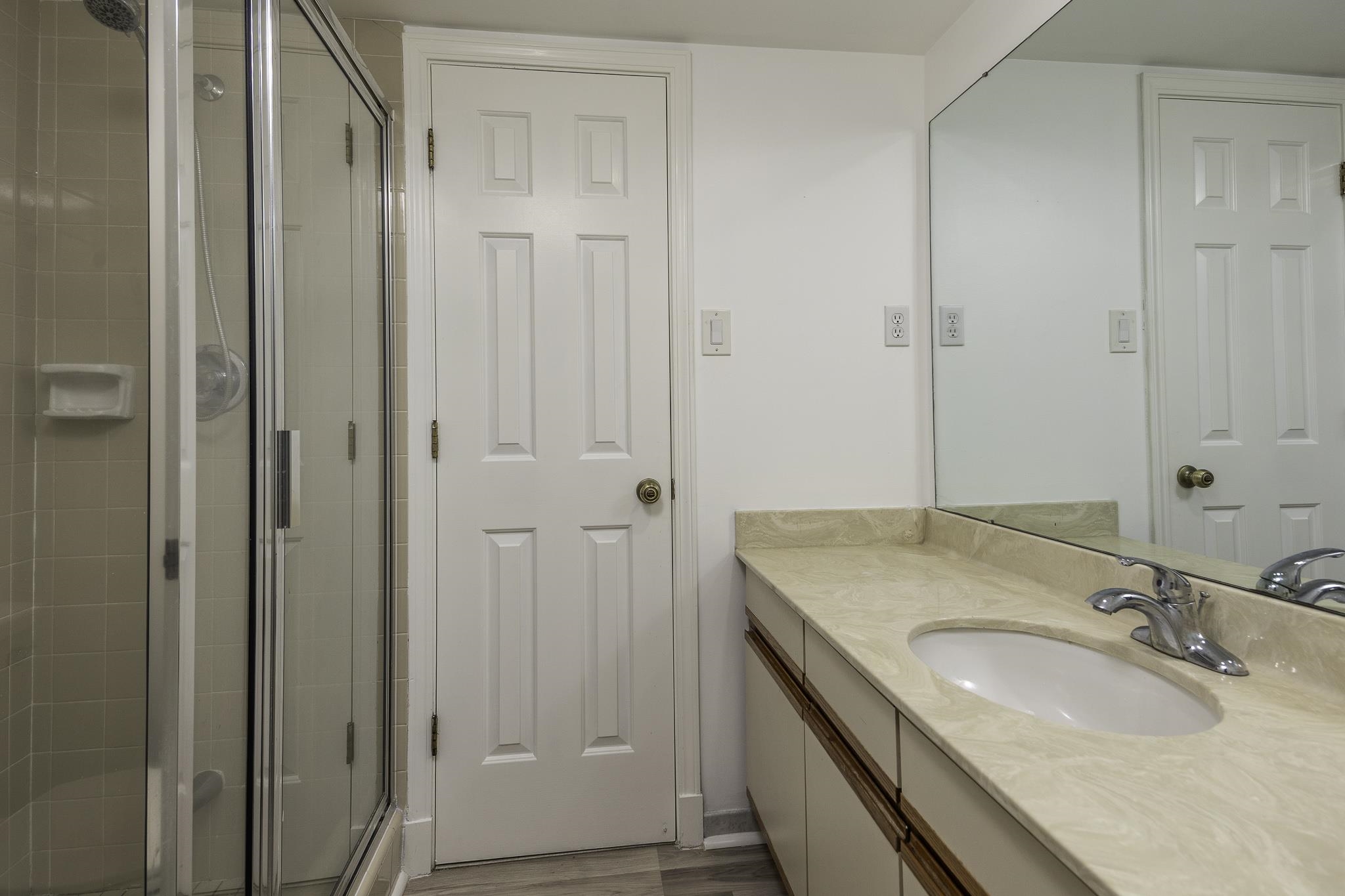 255 Aviva Dr Property Photo 15