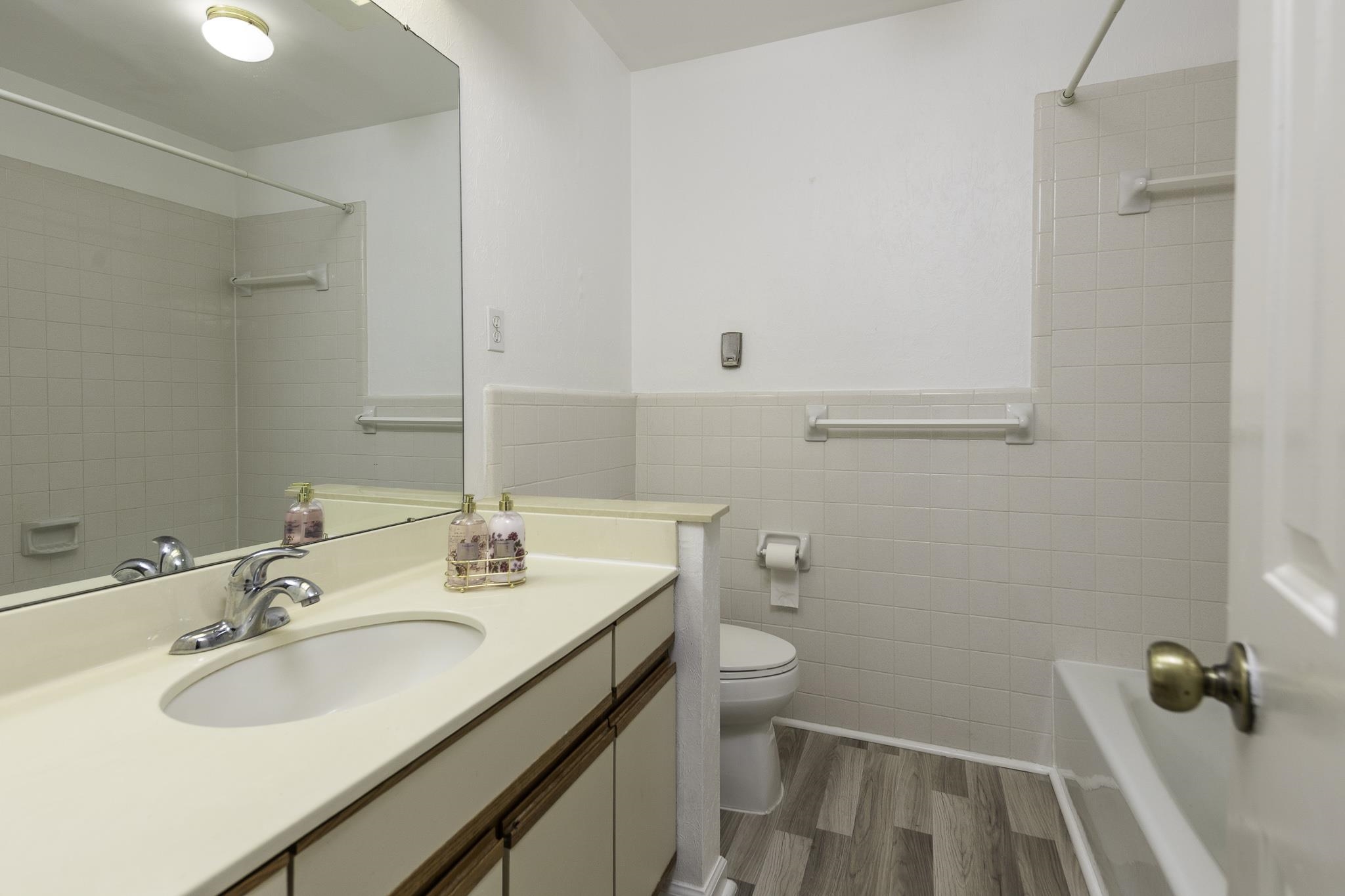 255 Aviva Dr Property Photo 28