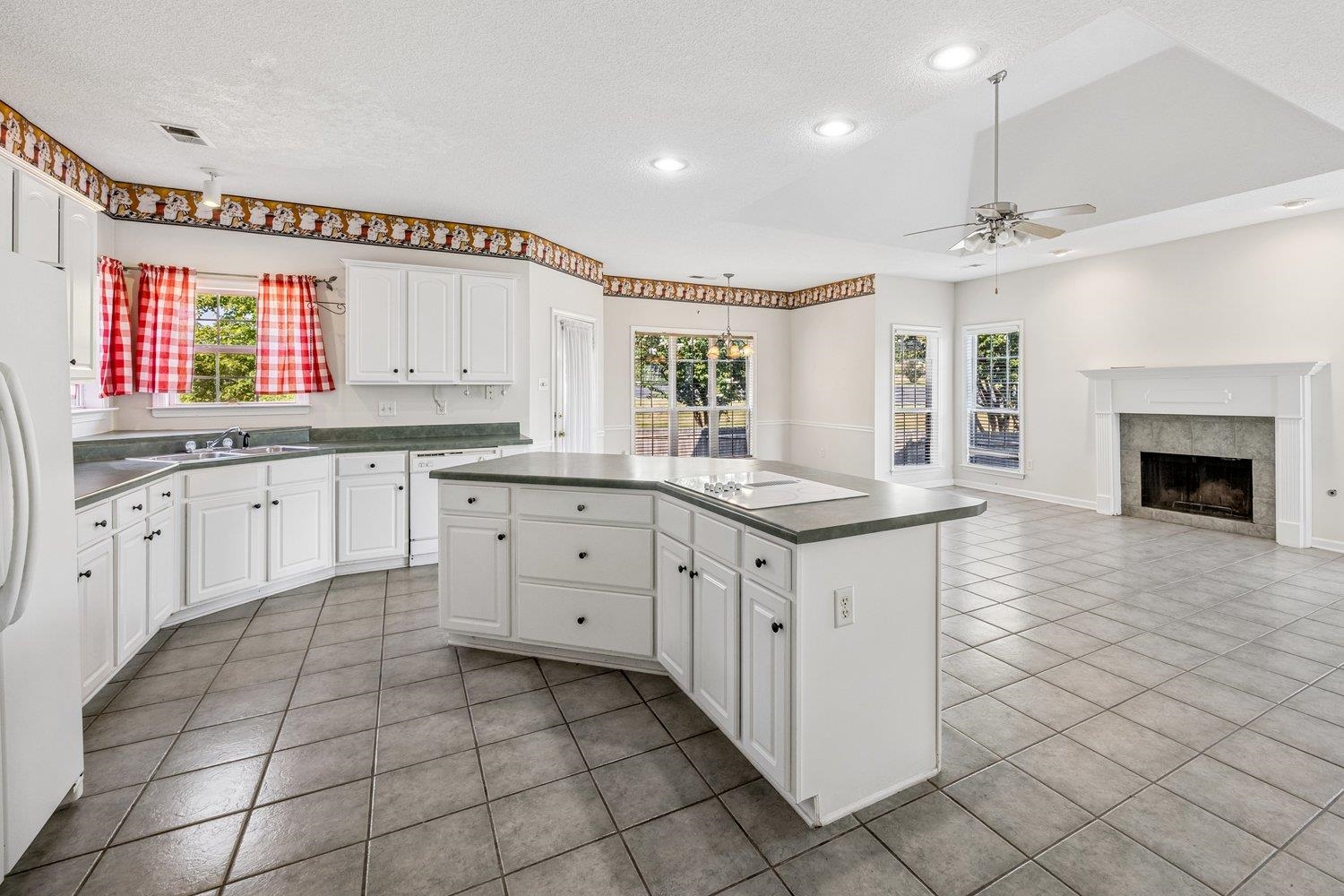 8561 Bay Orchard Ln Property Photo 13