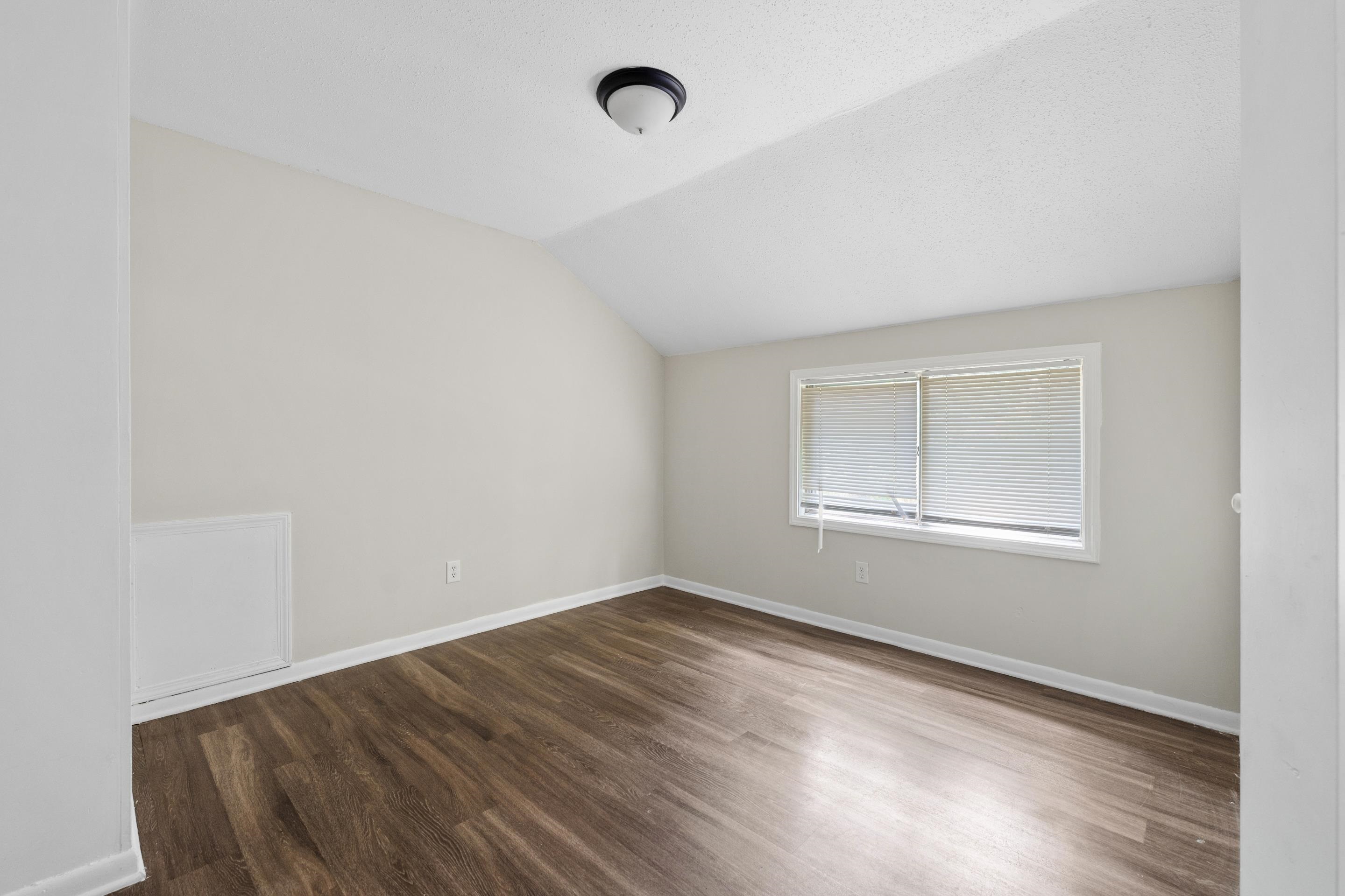 4195 Chippewa Rd Property Photo 10