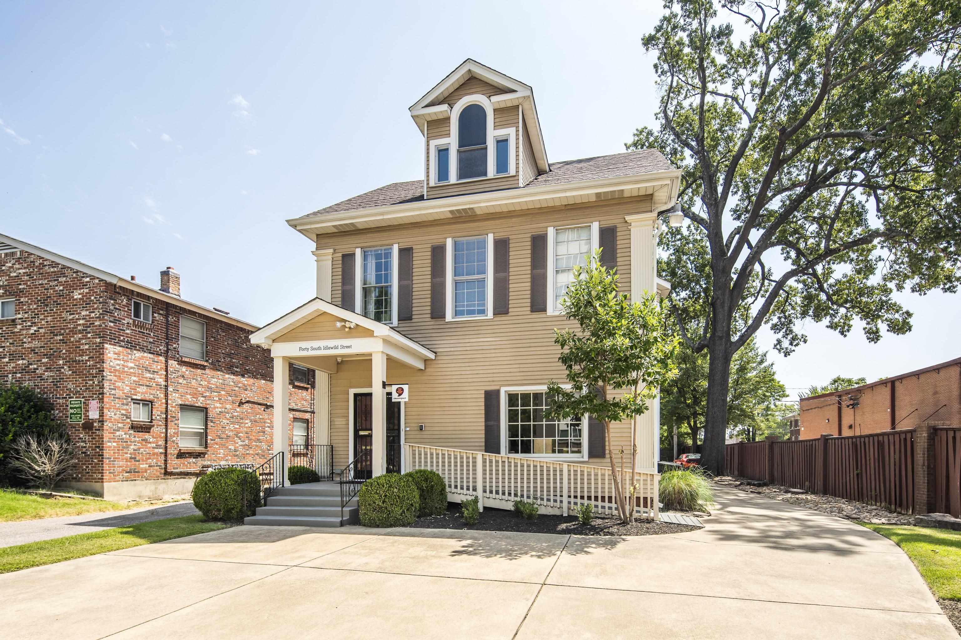 40 S IDLEWILD ST Property Photo 1