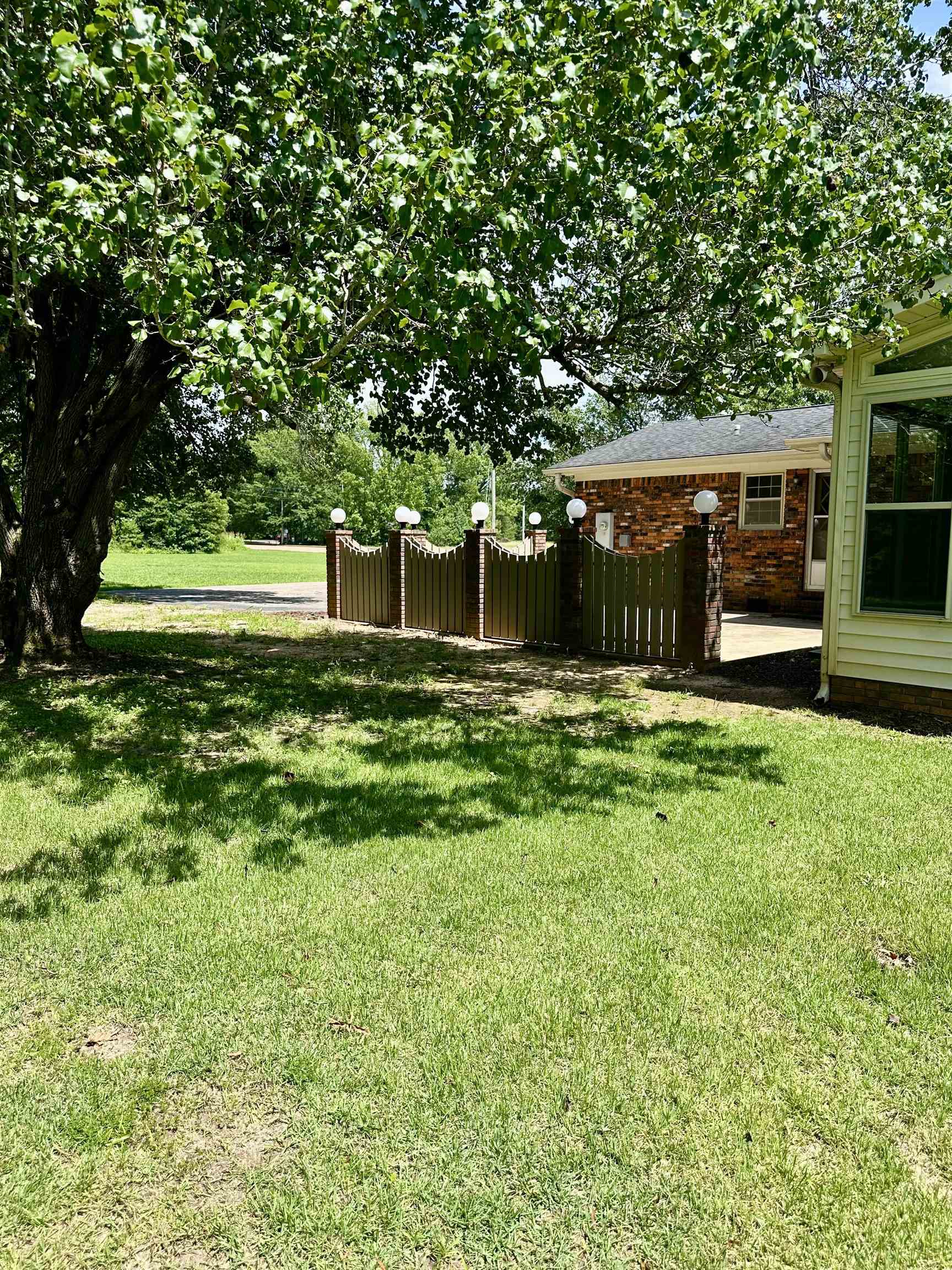 808 W Main St Property Photo 7