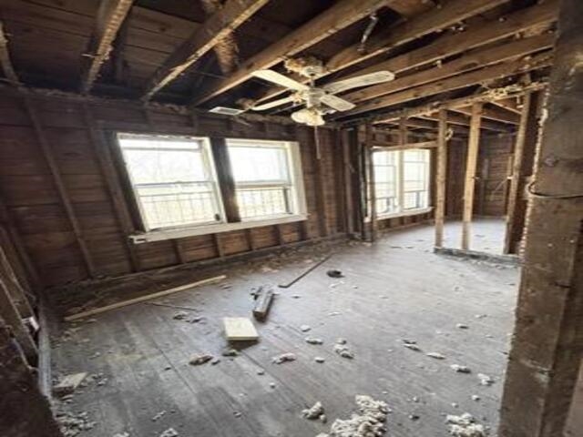 1044 Roland St Property Photo 2