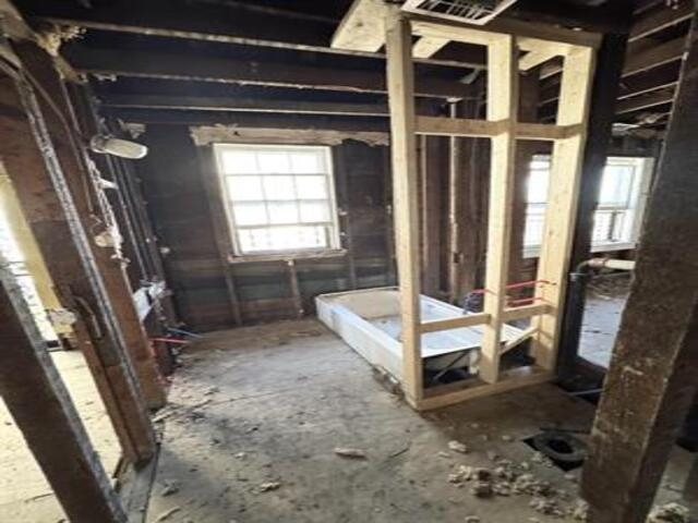 1044 Roland St Property Photo 3