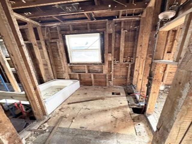 1044 Roland St Property Photo 4