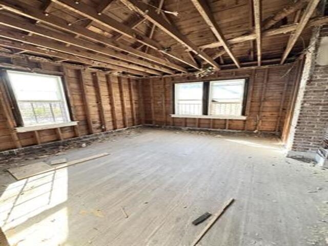 1044 Roland St Property Photo 5