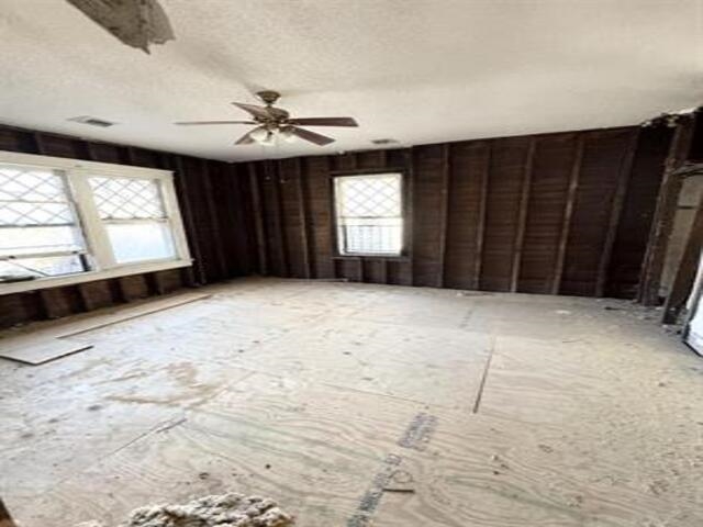 1044 Roland St Property Photo 8