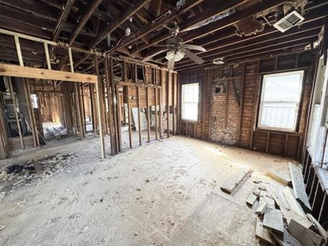 1044 Roland St Property Photo 9