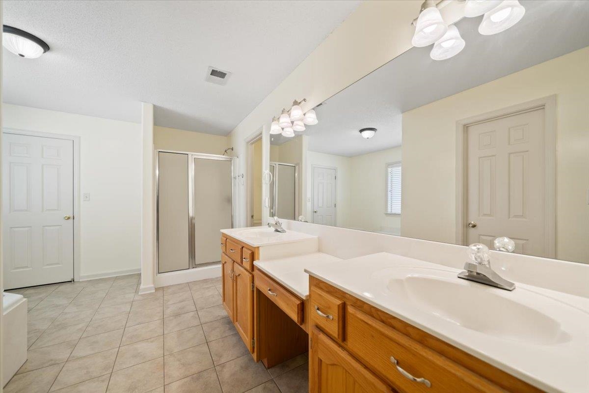 8054 Breezy Meadows Ln Property Photo 21