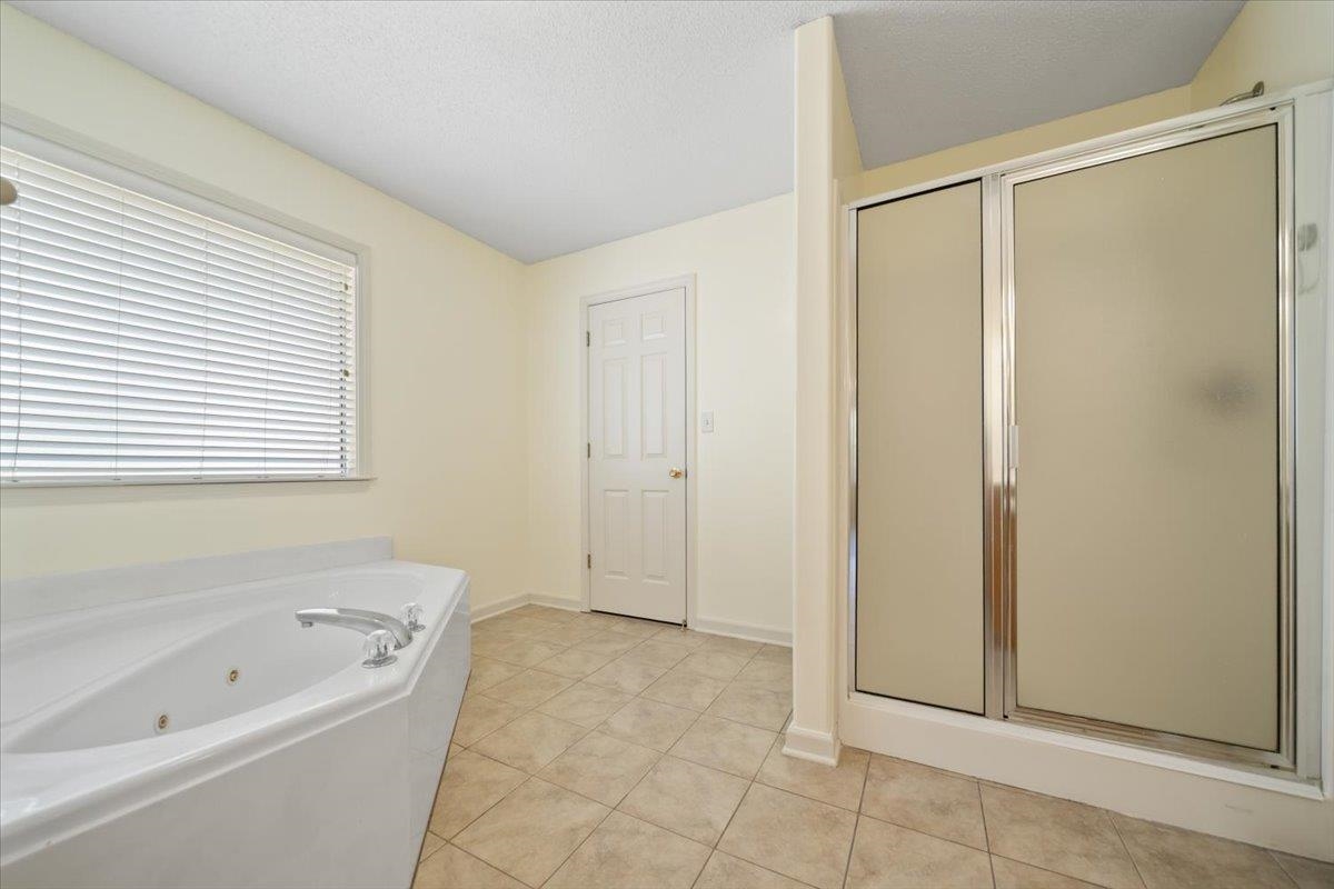 8054 Breezy Meadows Ln Property Photo 22