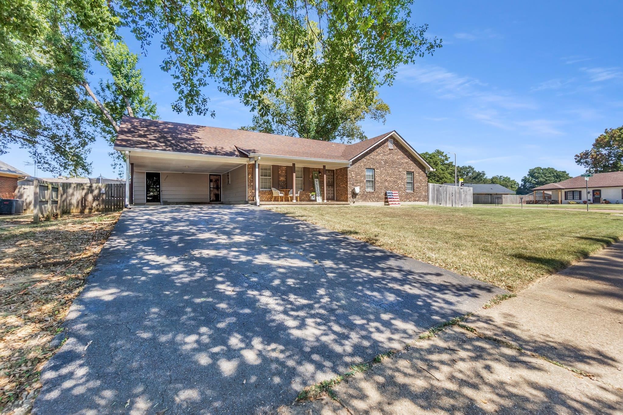6986 E Heatherhill Dr E Property Photo 2