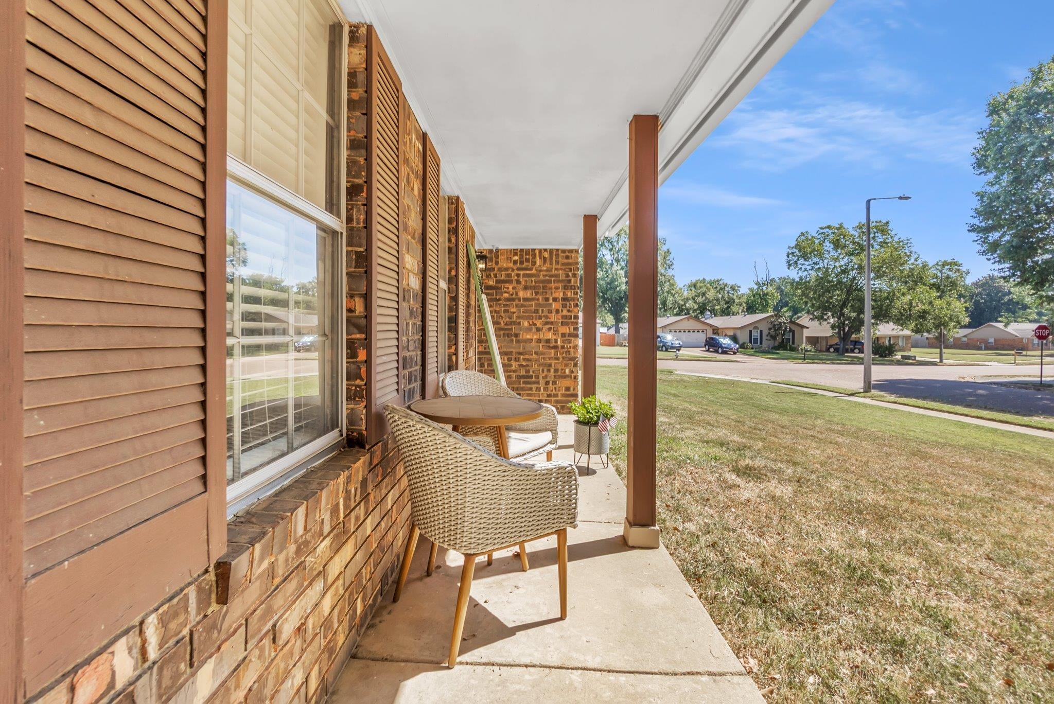 6986 E Heatherhill Dr E Property Photo 4