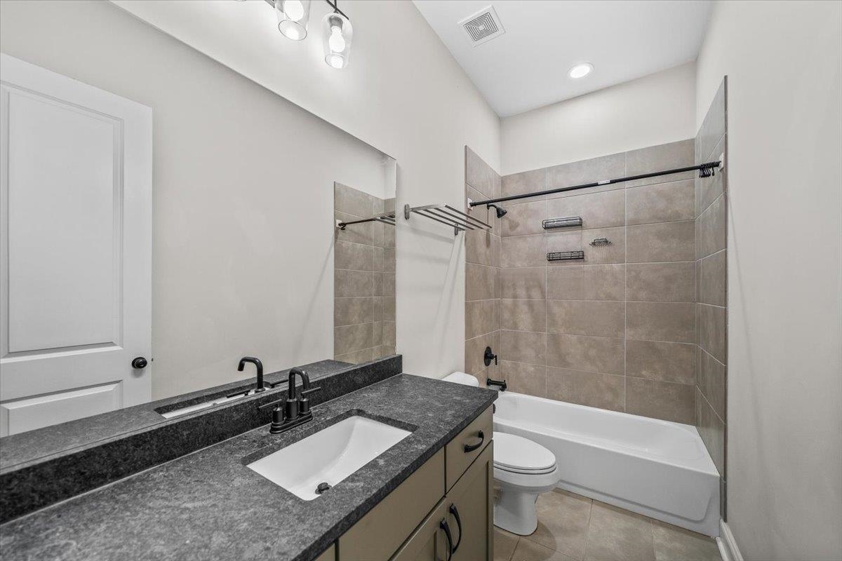 1748 N Chadwick Farms Loop Property Photo 17