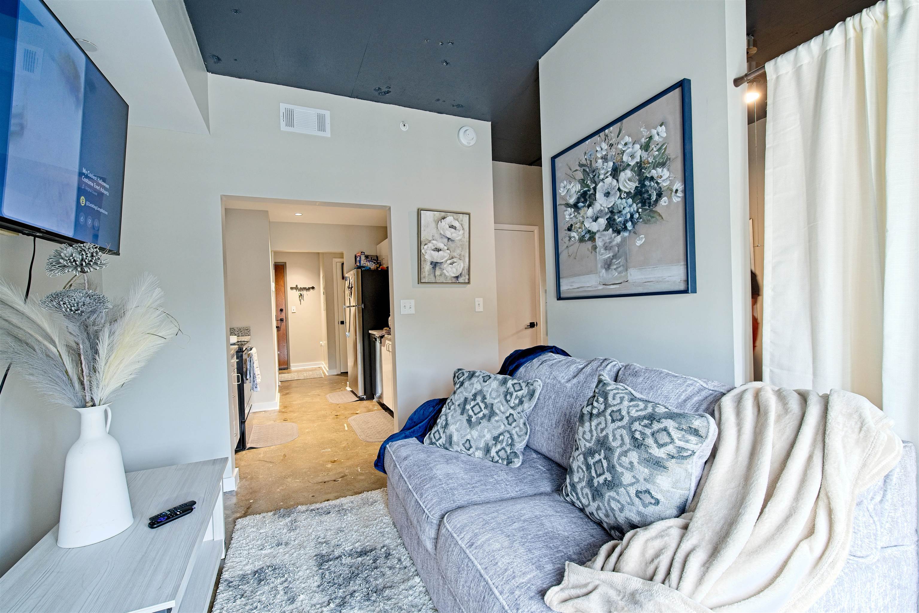 3637 Park Ave Studio Property Photo 6
