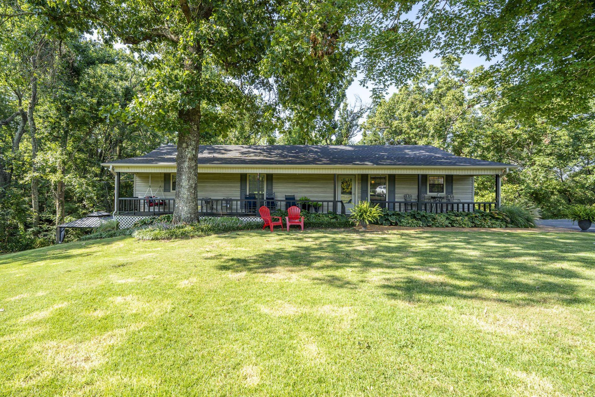 305 Salt Ln Property Photo 1