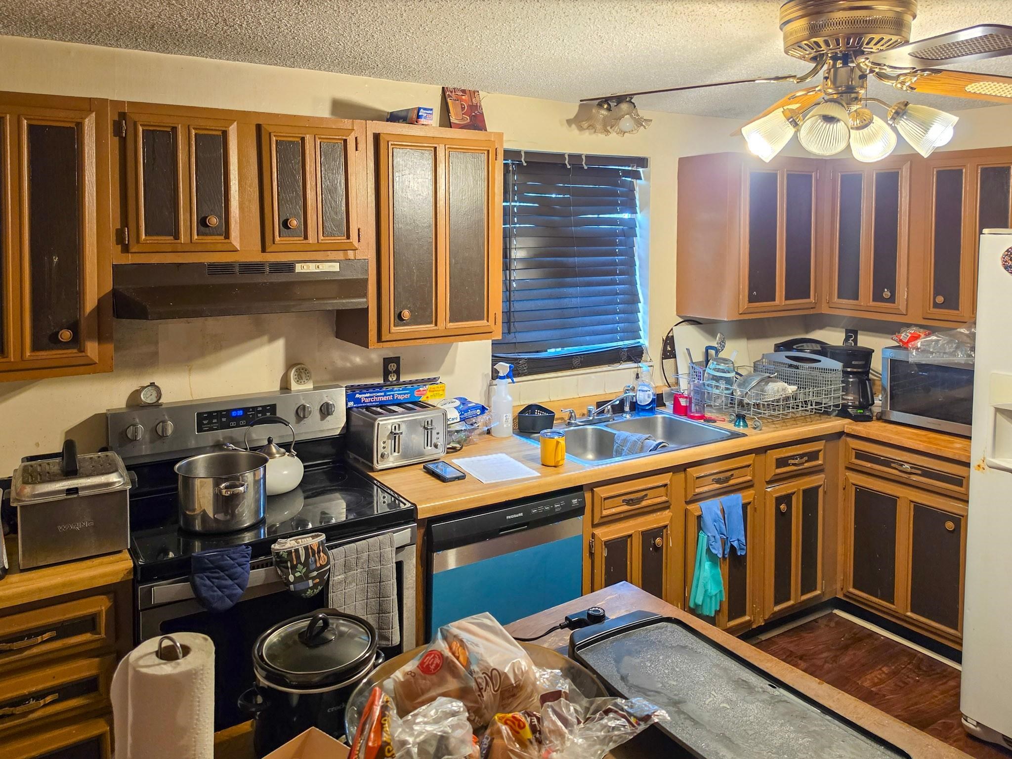 7443 Doncaster Ln Property Photo 4