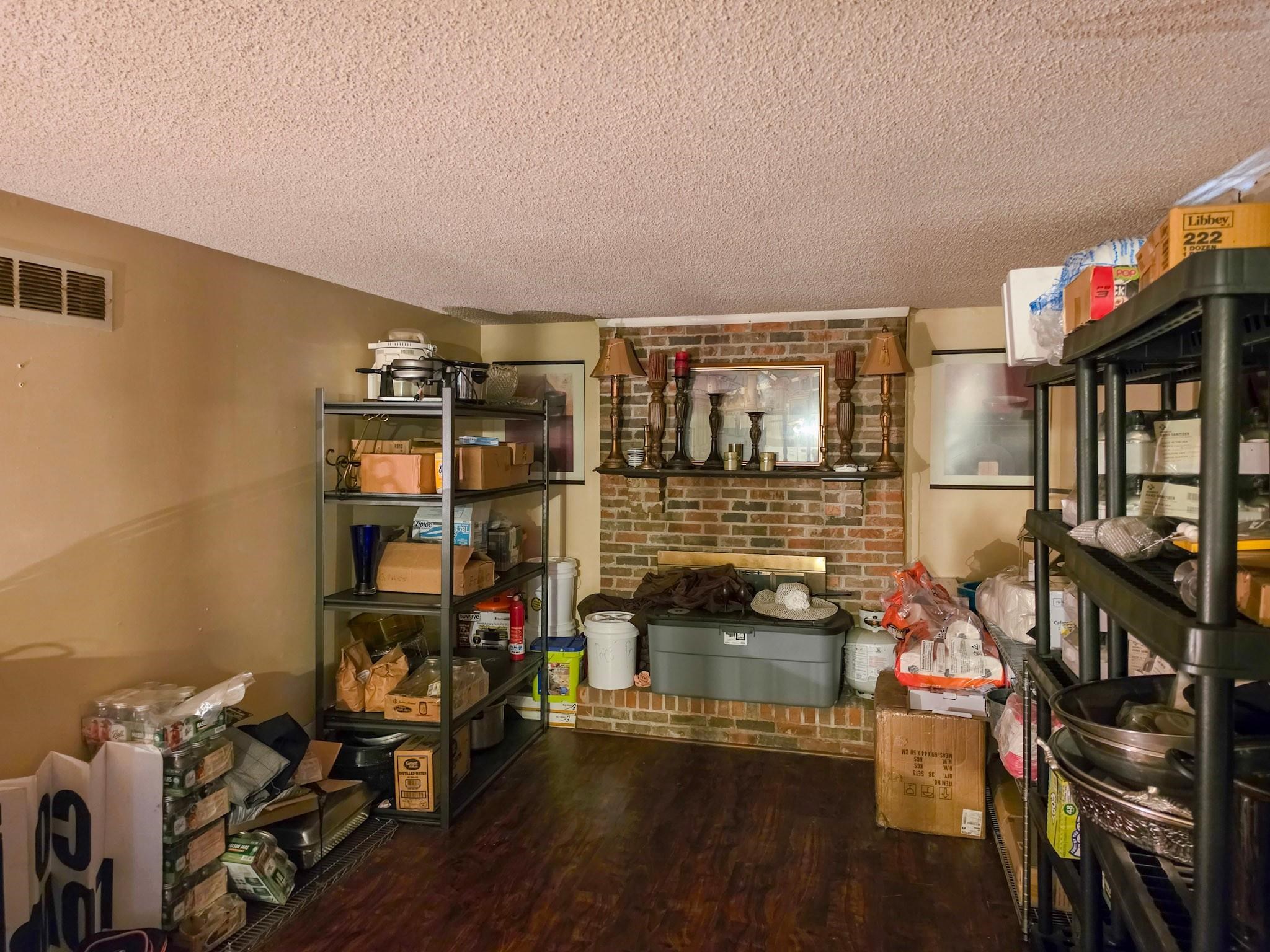 7443 Doncaster Ln Property Photo 5