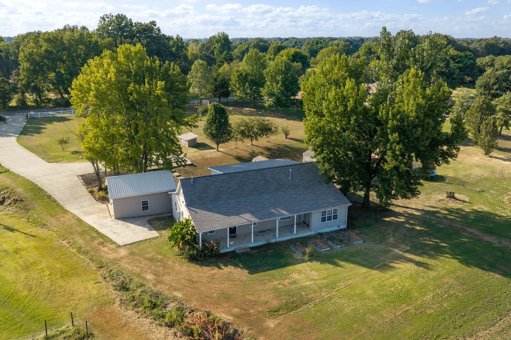 420 Sanford Rd Property Photo 2