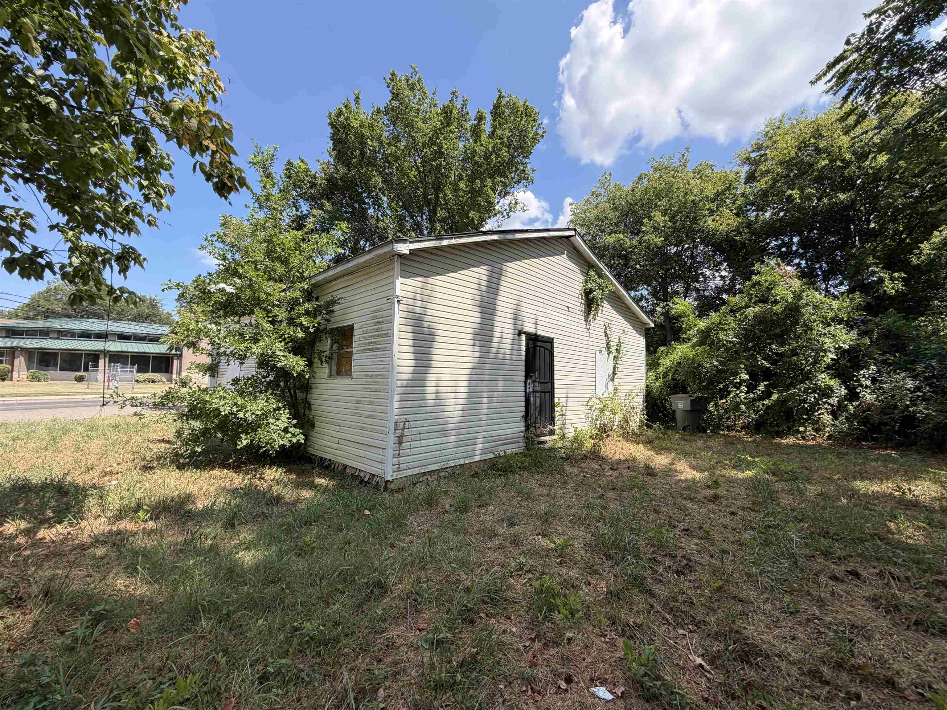2481 Peres Ave Property Photo 10