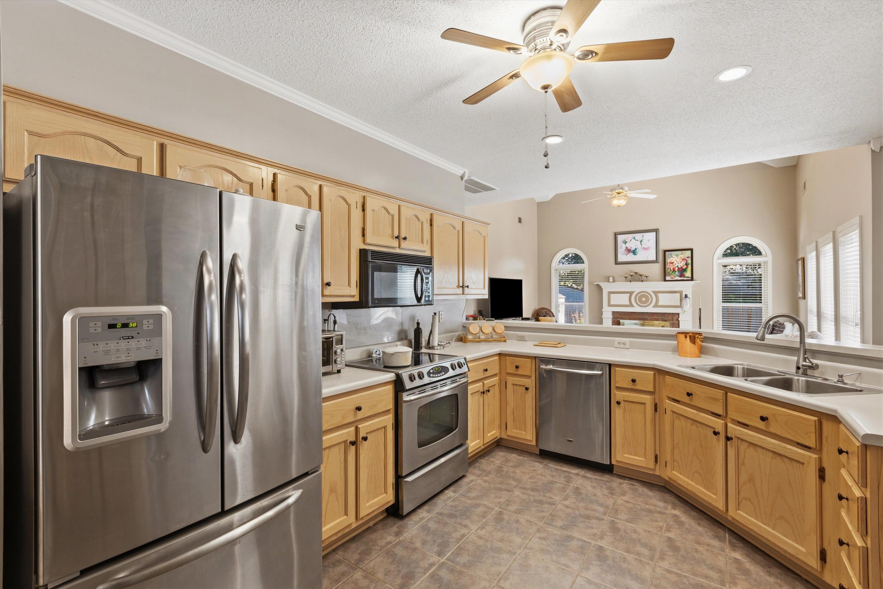 6772 Stonetrace Dr Property Photo 8