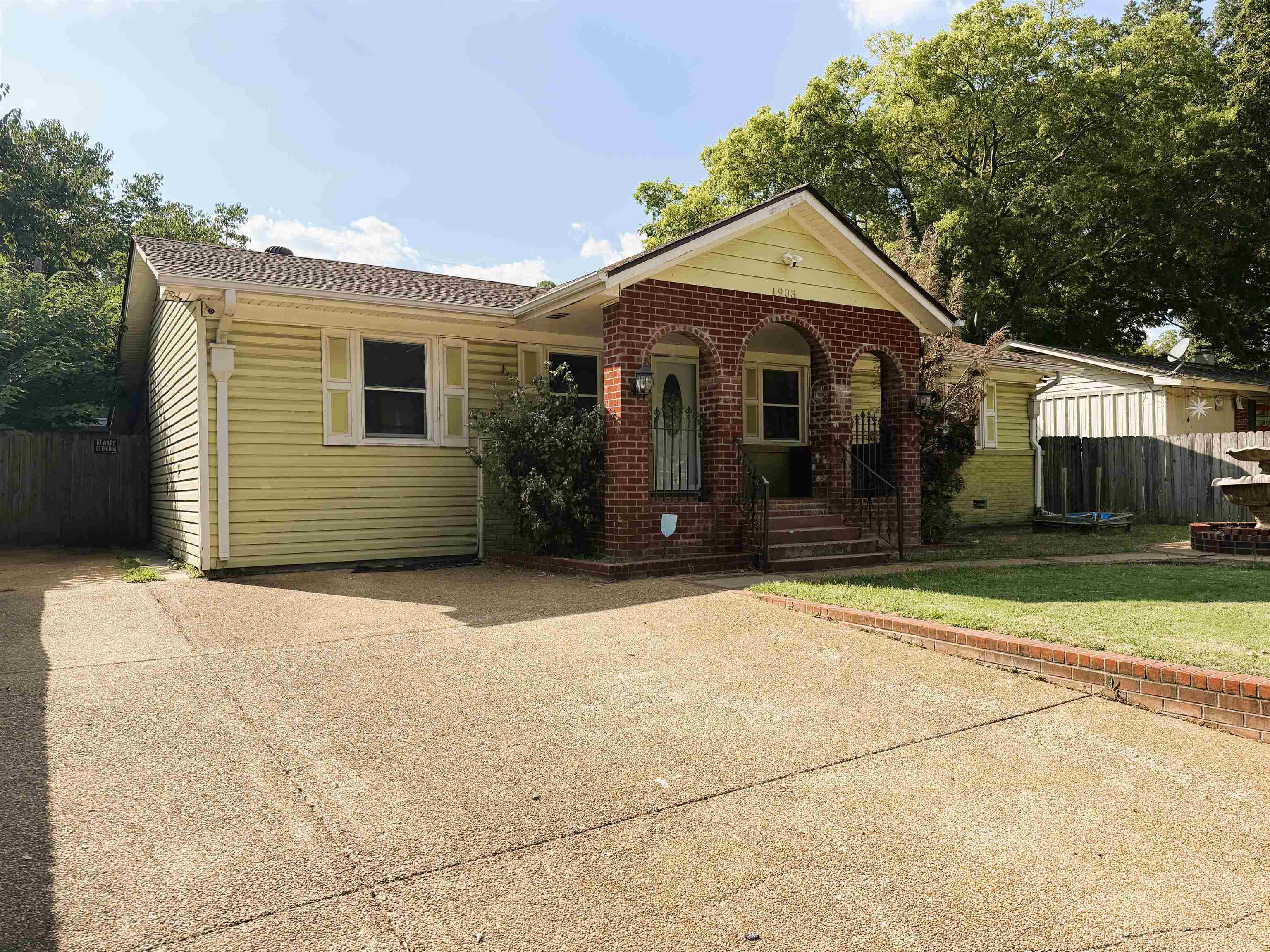 1903 Capri Rd Property Photo 2